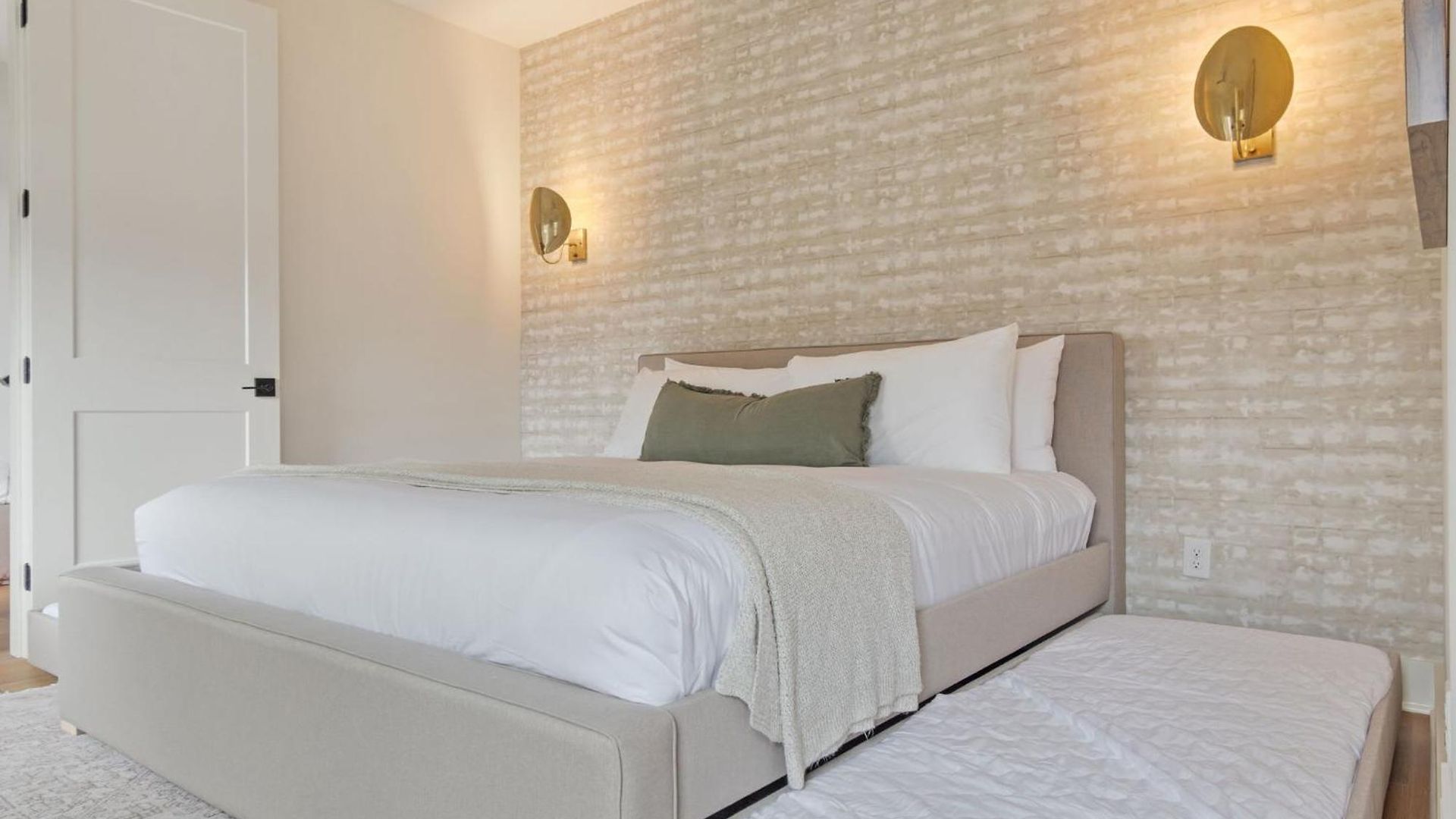 The Elmwood - Brand New Rooftop Lounge W Firepit Holiday home *