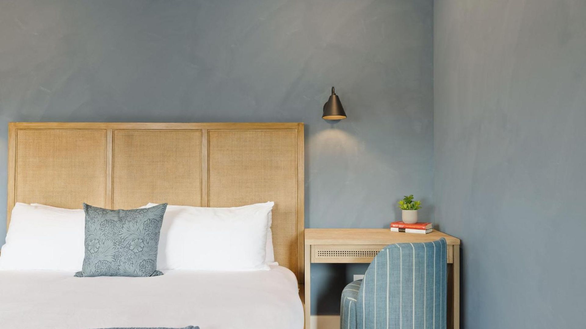 The Ashford - Brand New Gem Walk To Weho Holiday home *