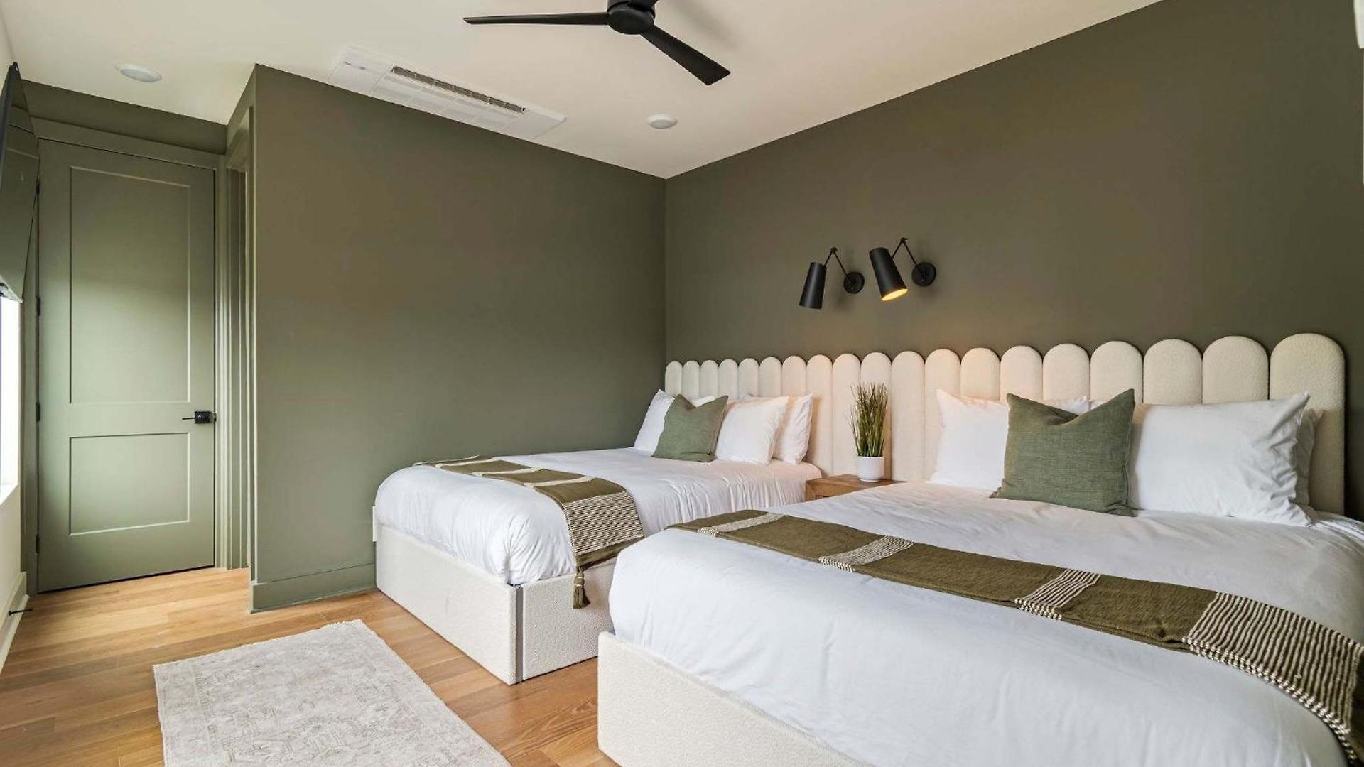 The Elmwood - Brand New Rooftop Lounge W Firepit Holiday home *