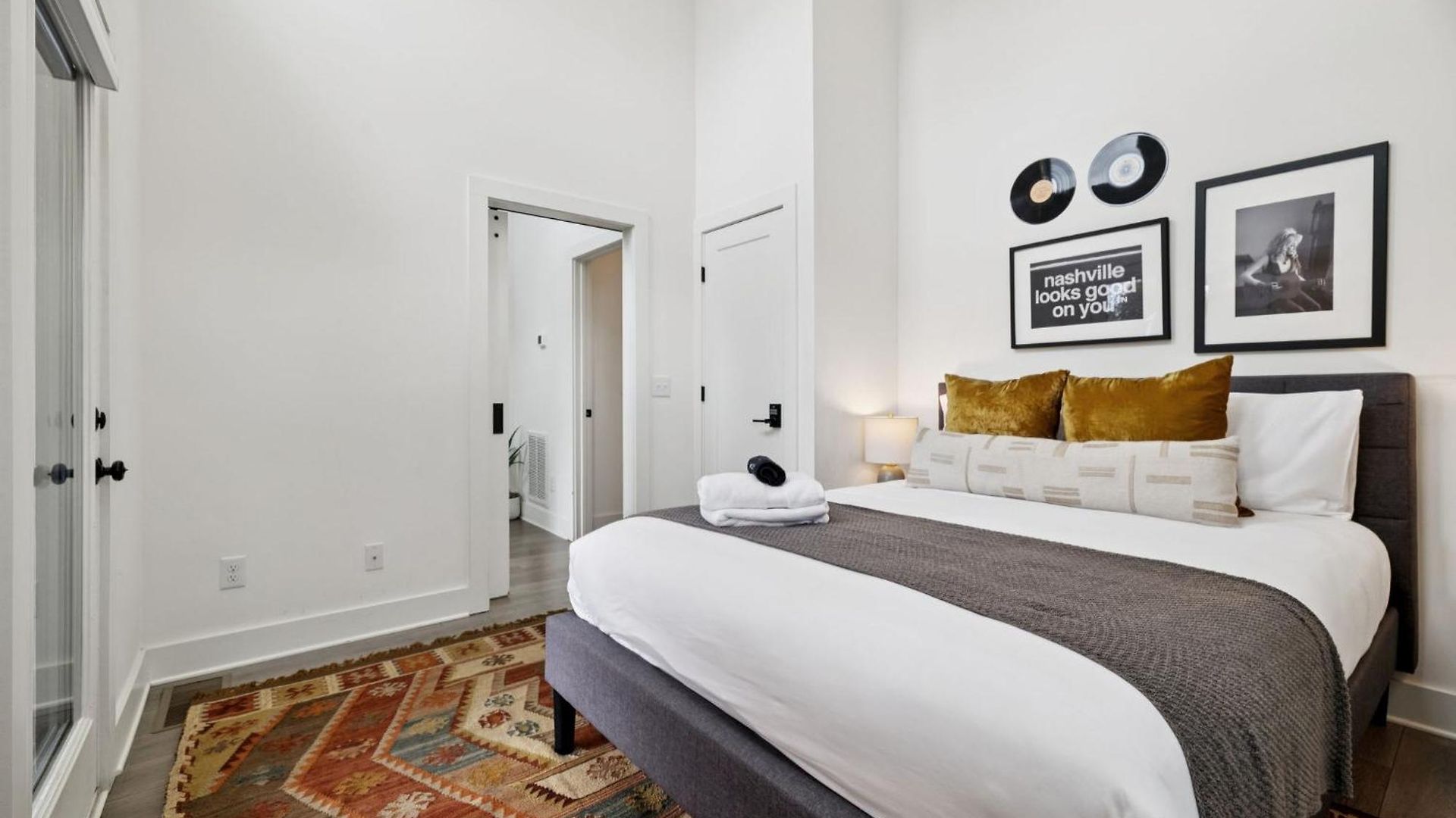 New Nash Modern Luxurious Space W Rooftop Views Holiday home Nashville