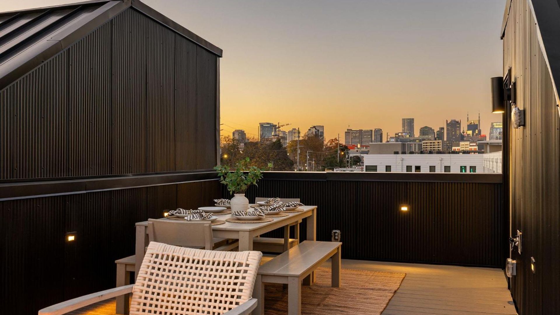 The Chestnut - Brand New Rooftop Skyline Views