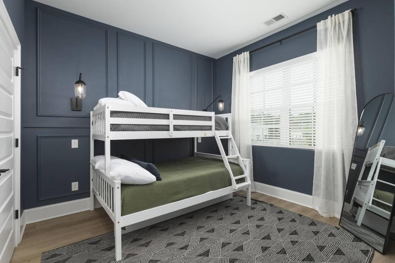 Holiday home Sleeps 16 Two Side By Side Only 3 Miles Broadway *