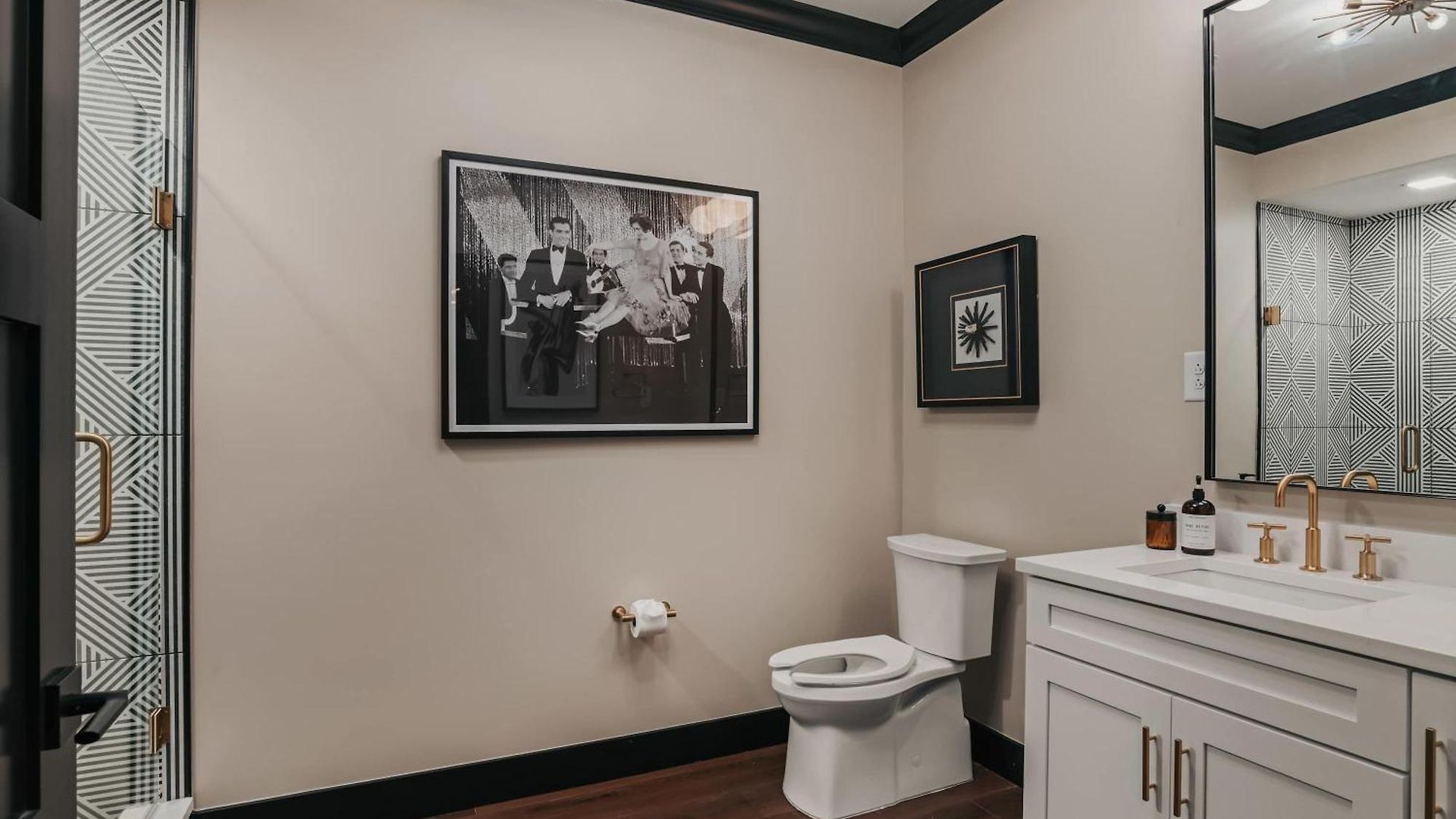 Starr Piano - Highball And Bellamy - 8 Bedroom *