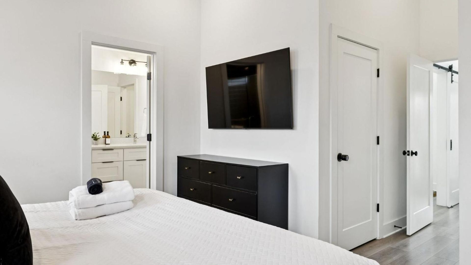 New Nash Modern Luxurious Space W Rooftop Views Holiday home Nashville