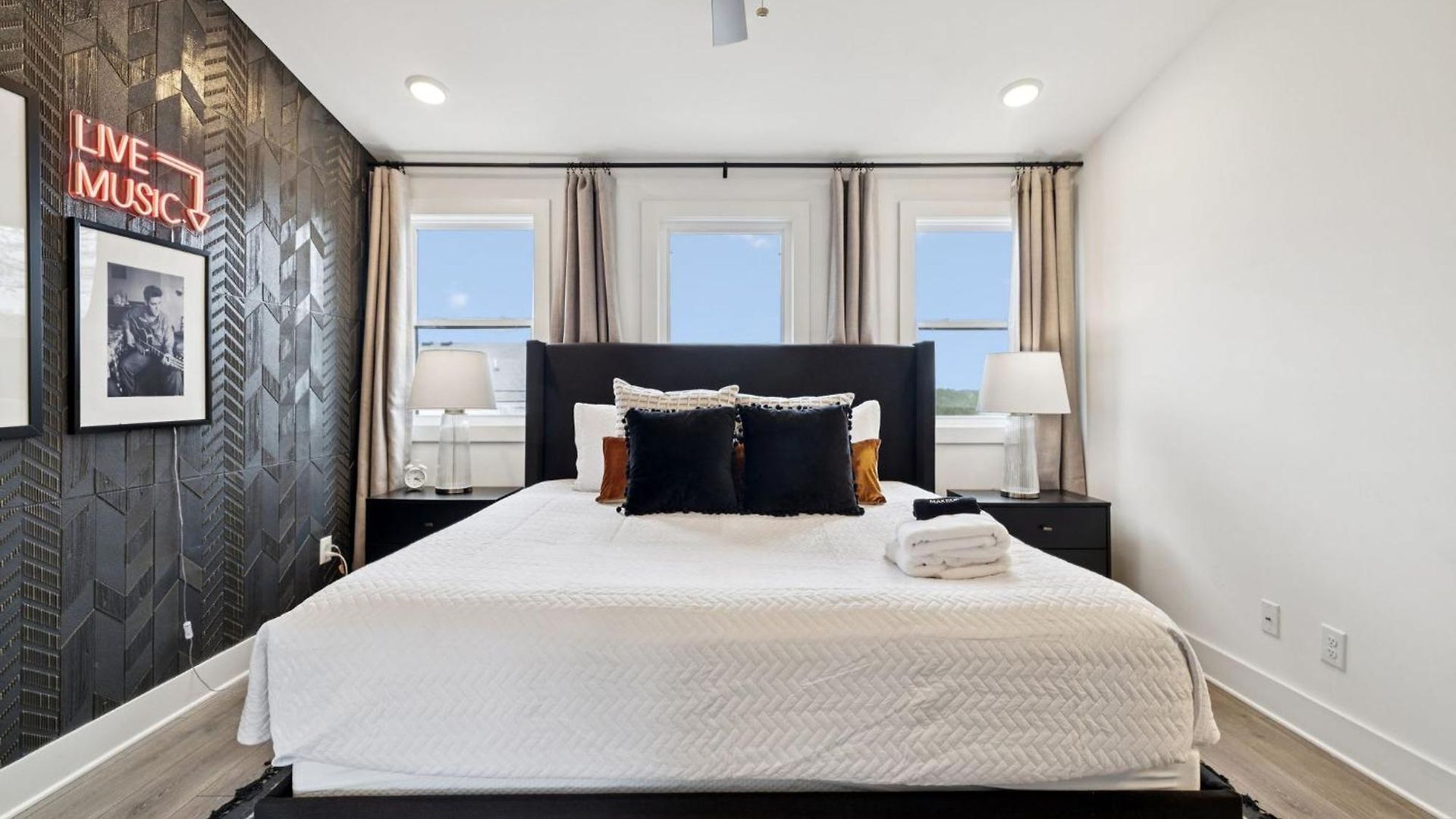 New Nash Modern Luxurious Space W Rooftop Views