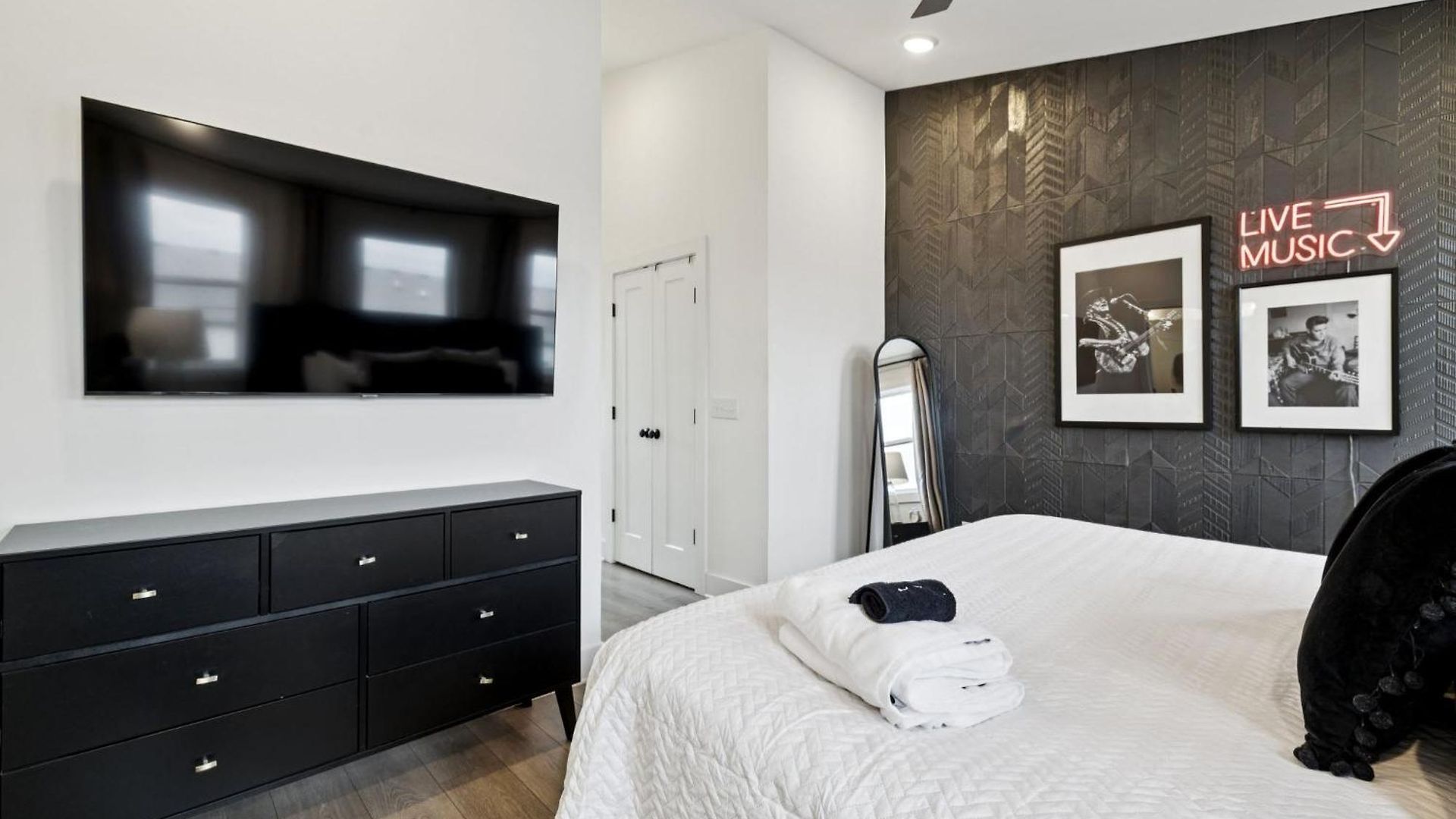 New Nash Modern Luxurious Space W Rooftop Views Nashville