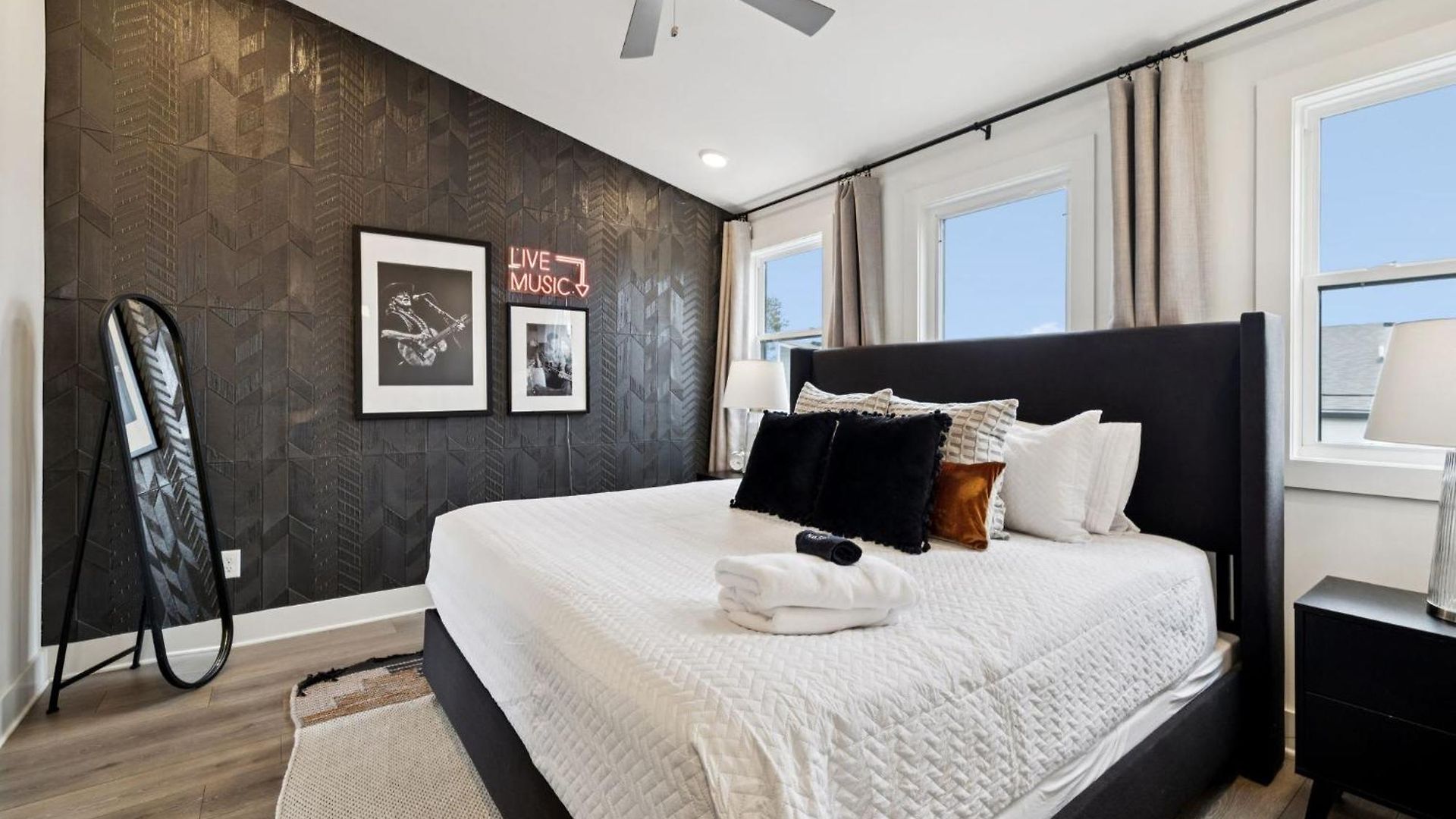 New Nash Modern Luxurious Space W Rooftop Views * Nashville