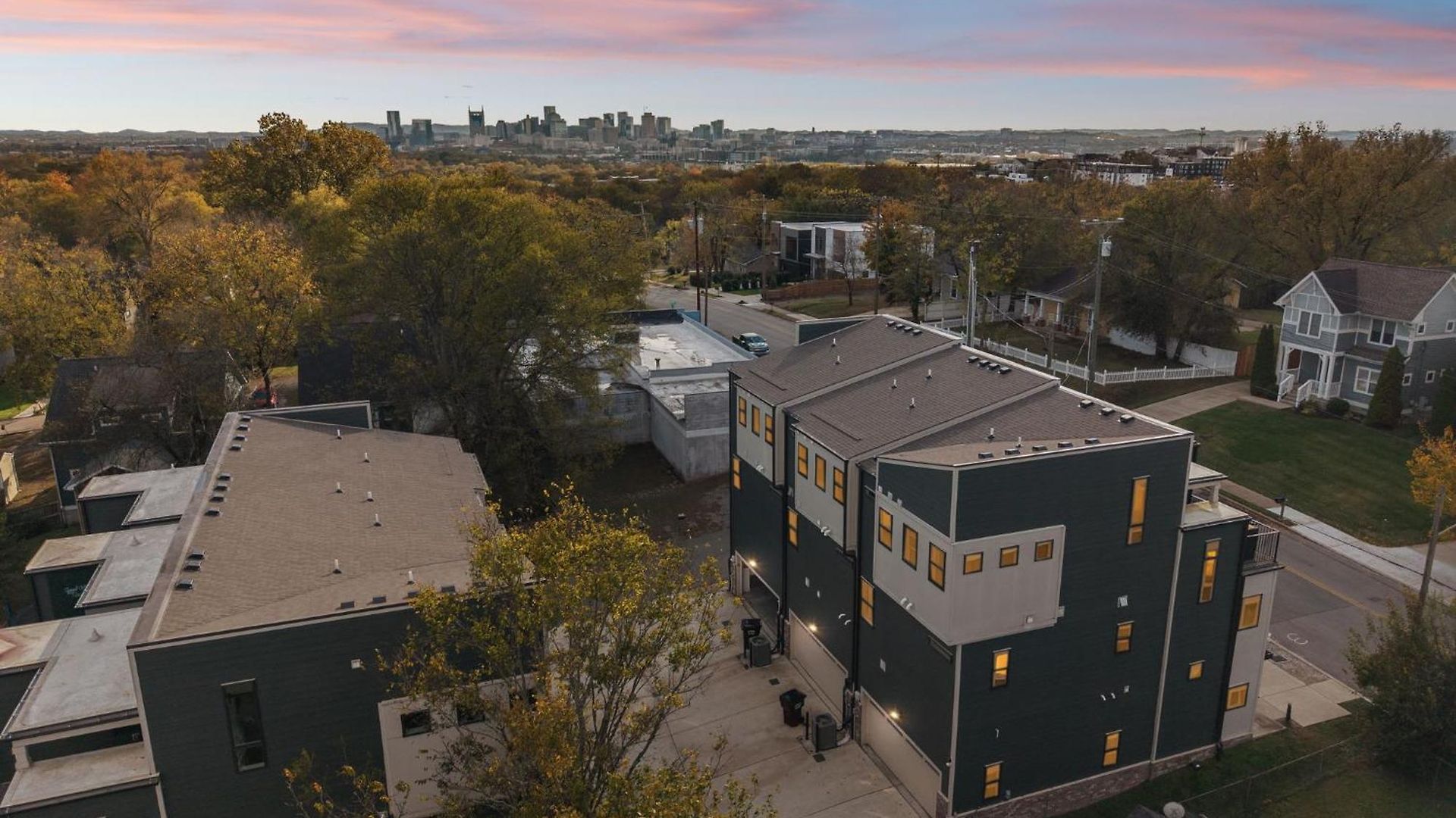 New Nash Modern Luxurious Space W Rooftop Views * Nashville