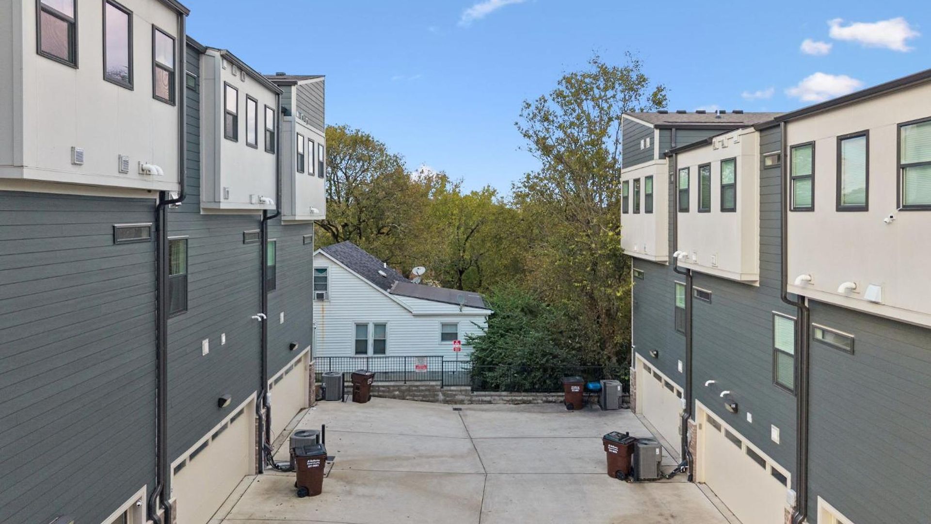 New Nash Modern Luxurious Space W Rooftop Views *