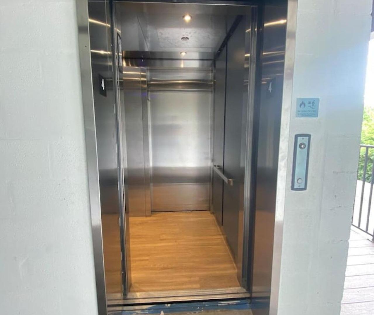 Sleeps 16 Two Side By Side Only 3 Miles Broadway Nashville