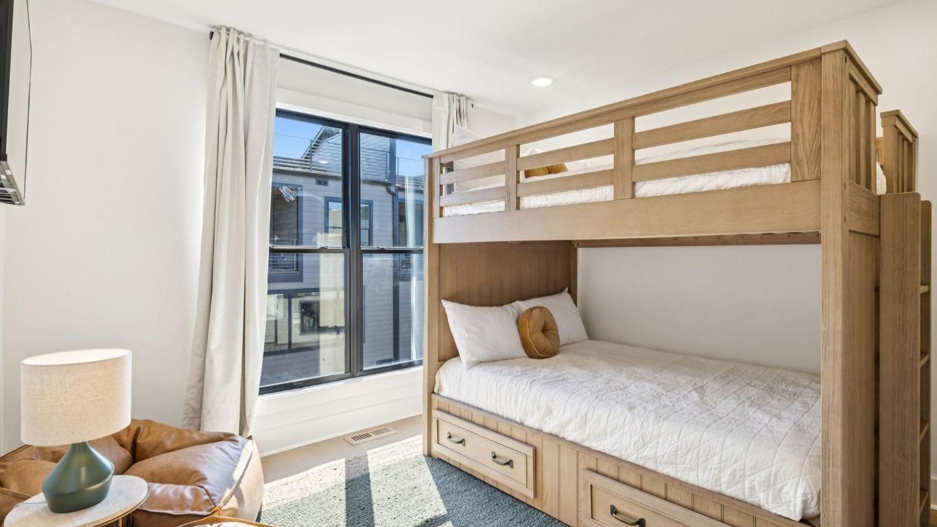 Apartment New Stylish Nash Townhouse W Hot Tub & Rooftop Nashville