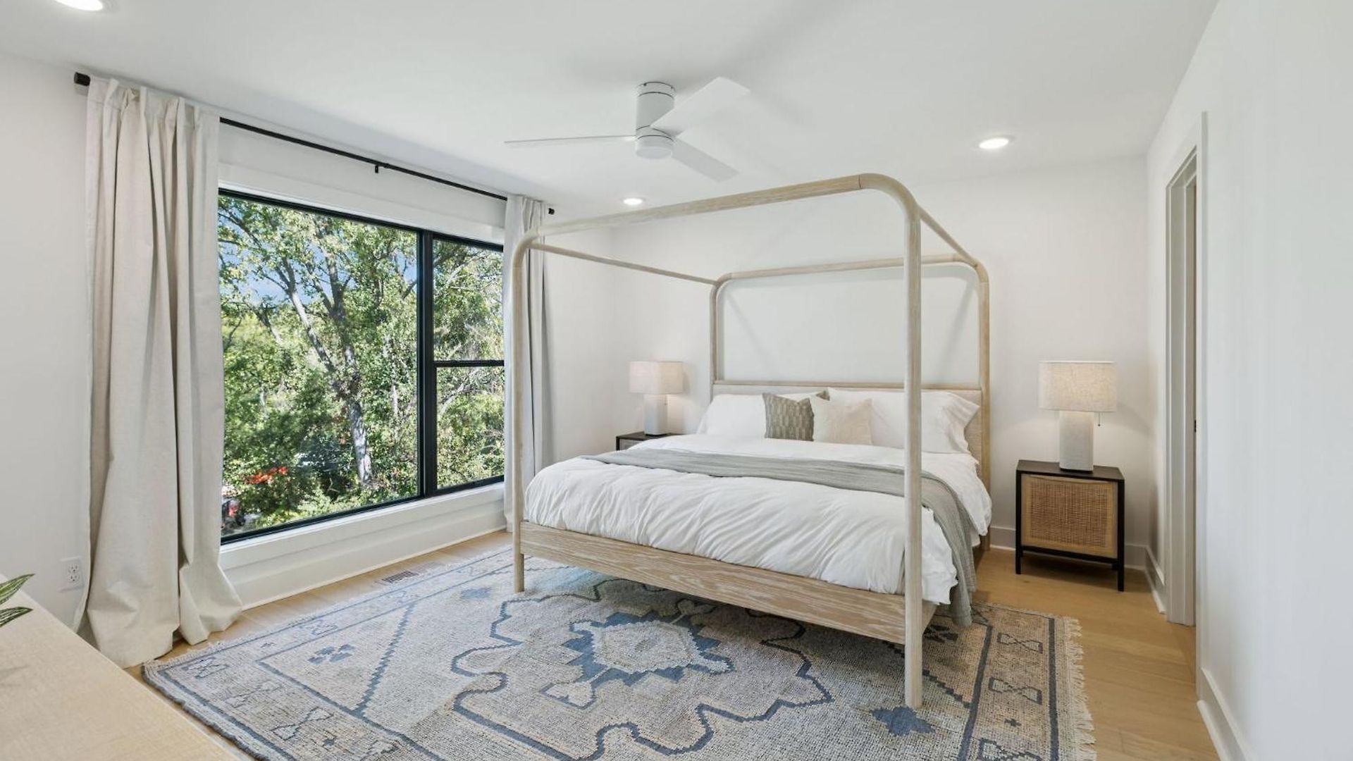 Getaway Rooftop Views & Modern Comfort