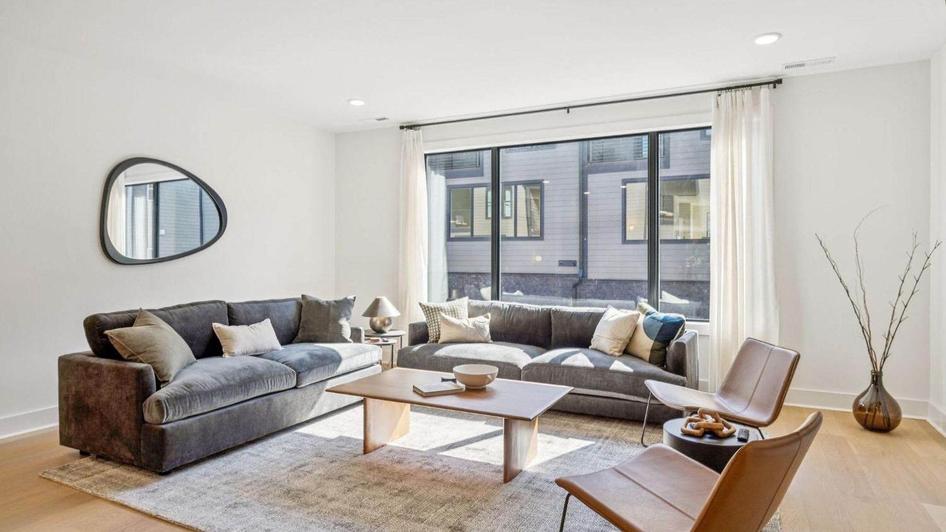 Apartment New Stylish Nash Townhouse W Hot Tub & Rooftop