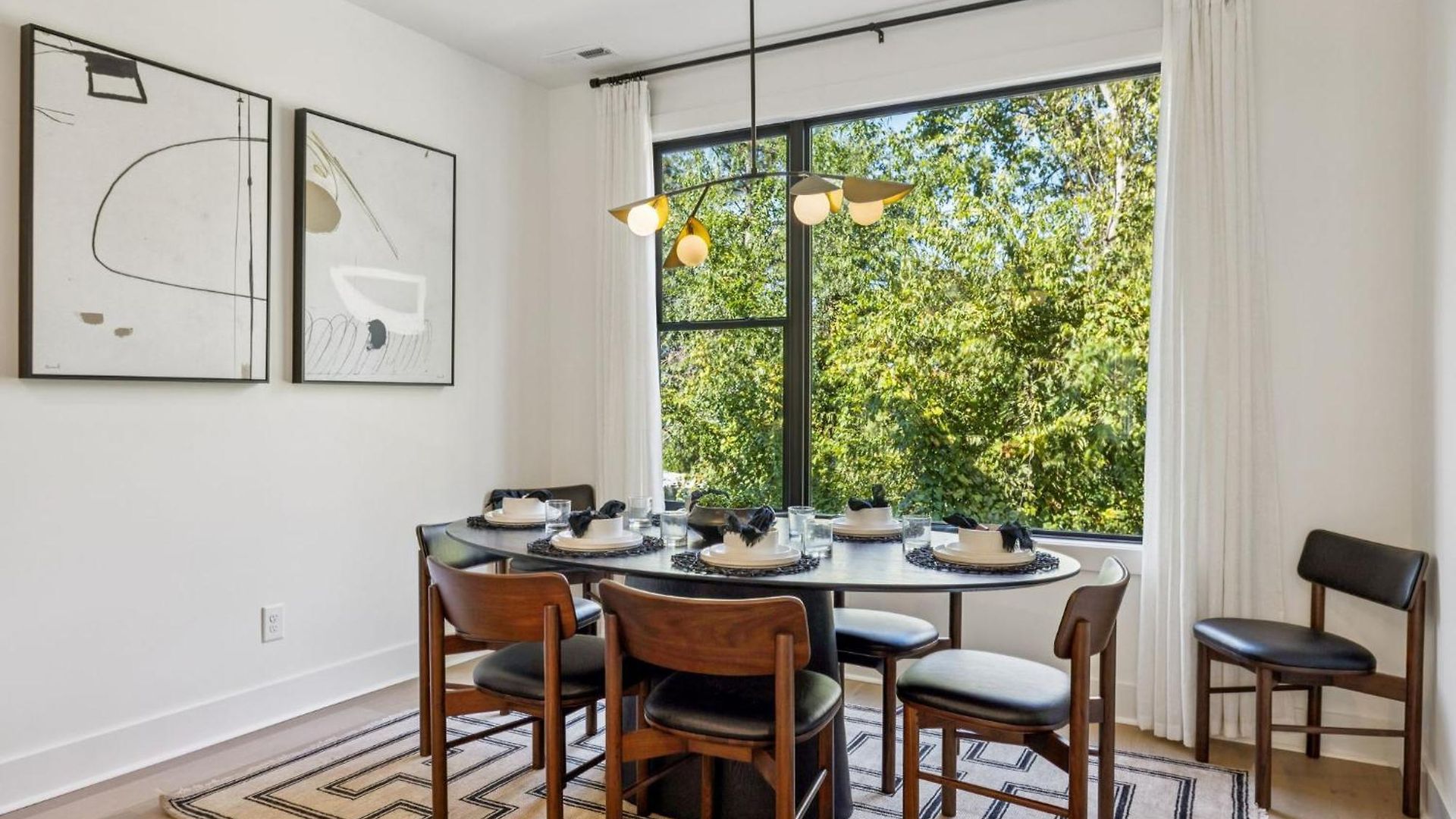 New Stylish Nash Townhouse W Hot Tub & Rooftop *
