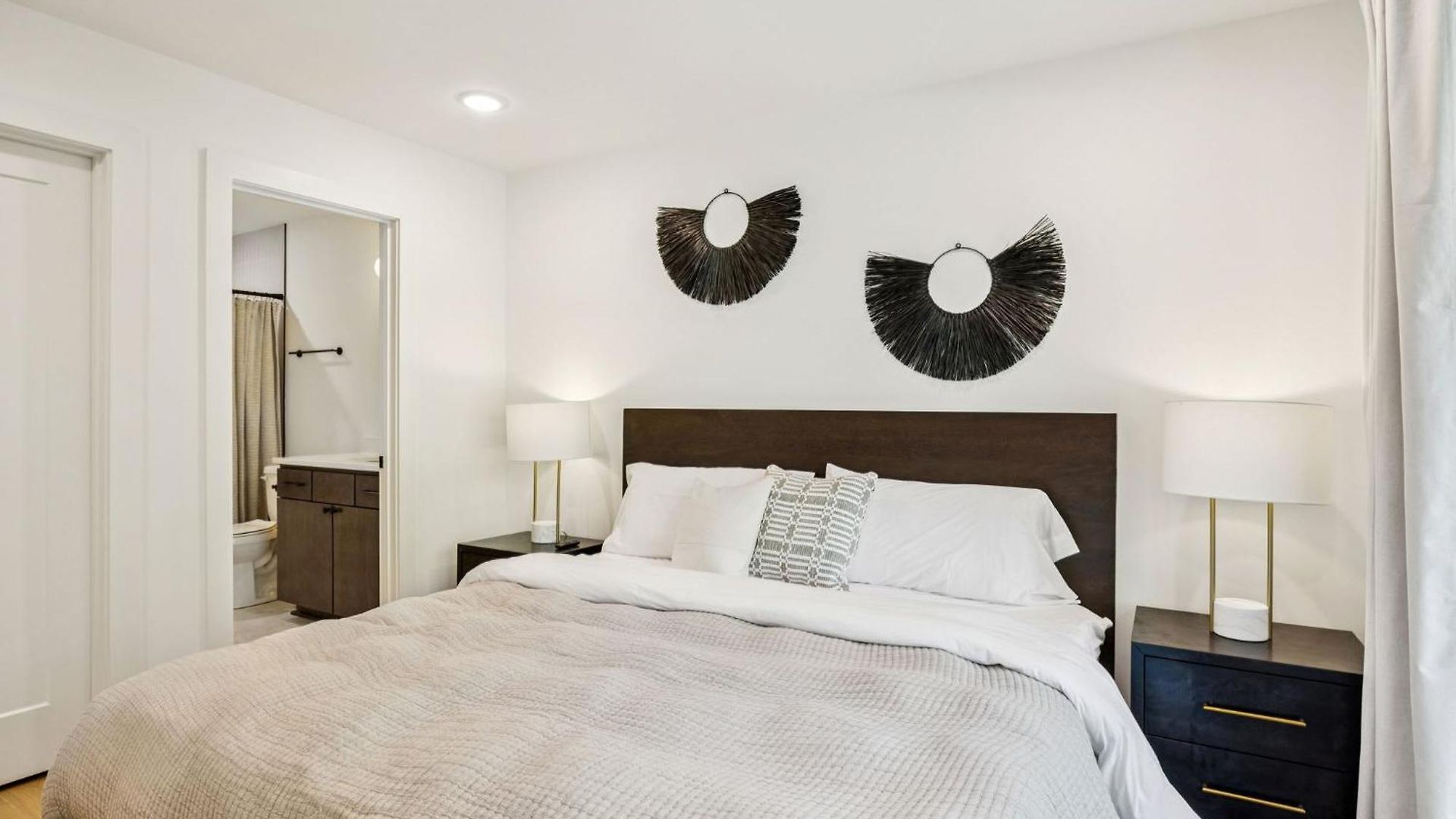 New Stylish Nash Townhouse W Hot Tub & Rooftop Nashville