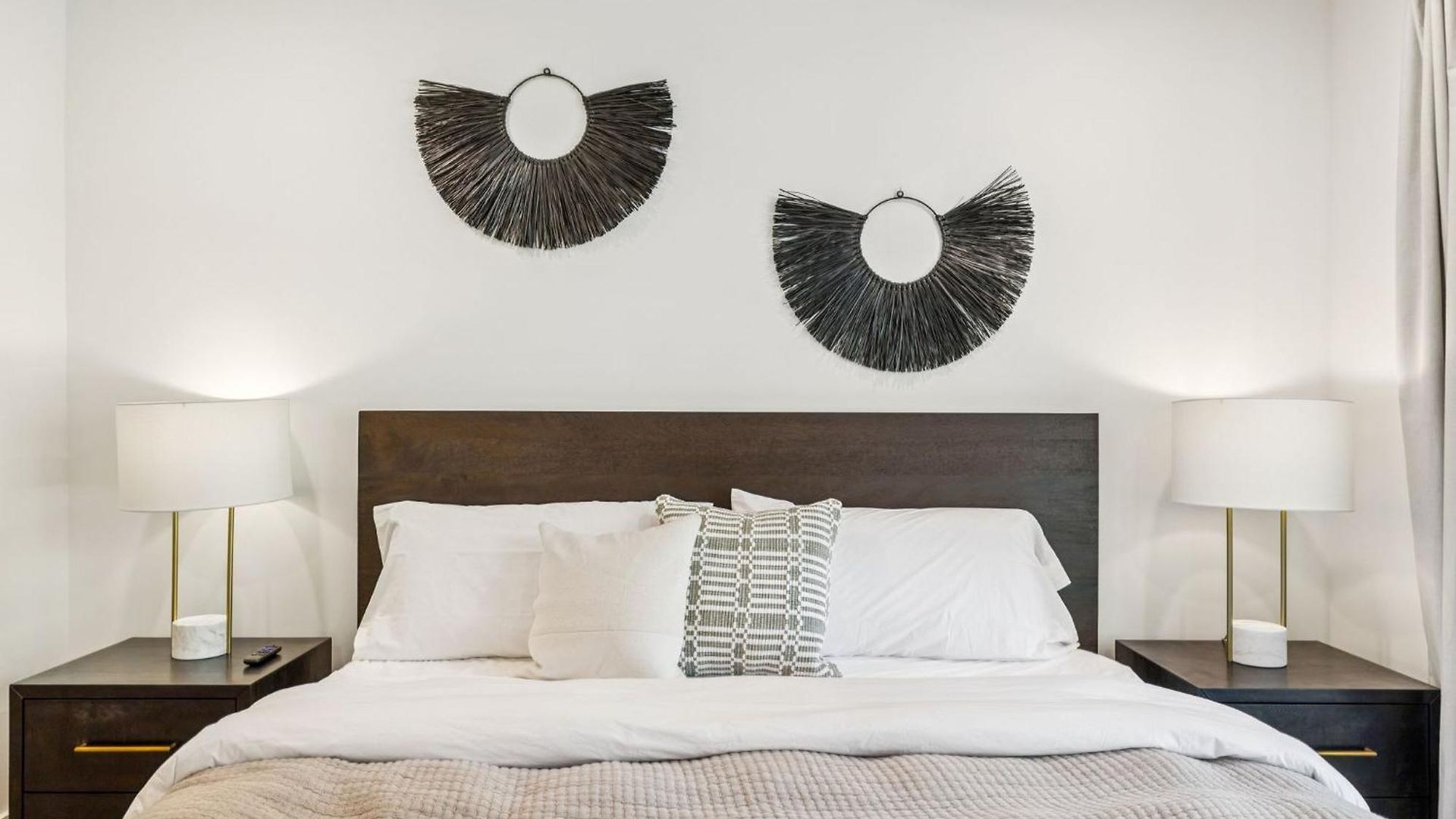 New Stylish Nash Townhouse W Hot Tub & Rooftop Apartment Nashville