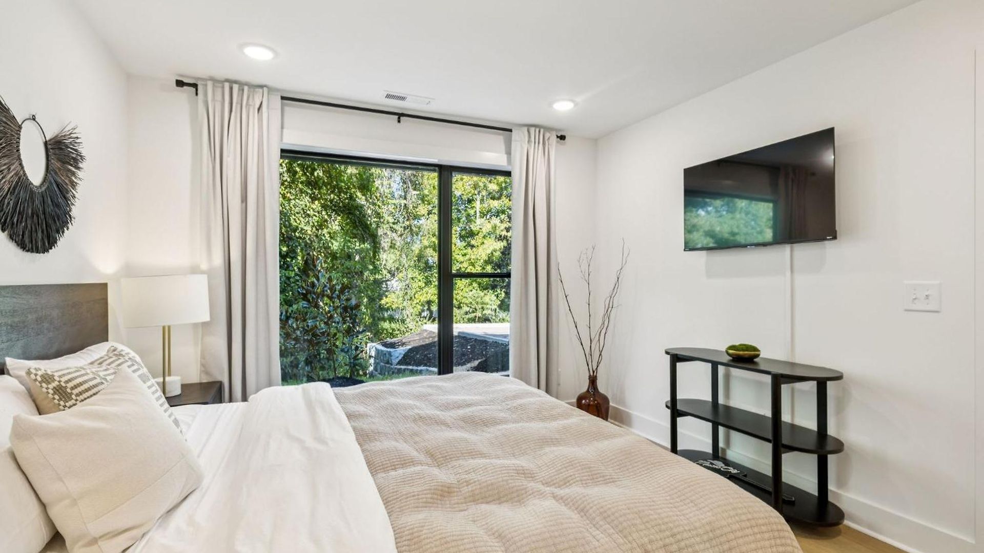 New Stylish Nash Townhouse W Hot Tub & Rooftop Nashville