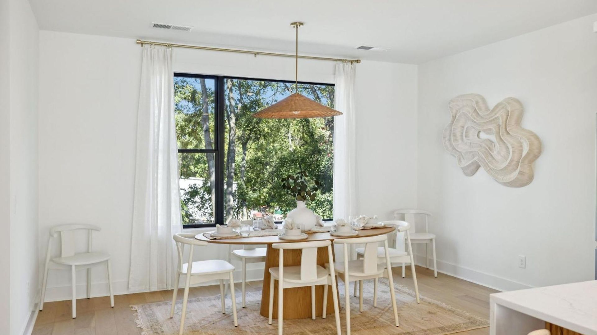 Getaway Rooftop Views & Modern Comfort Apartment *