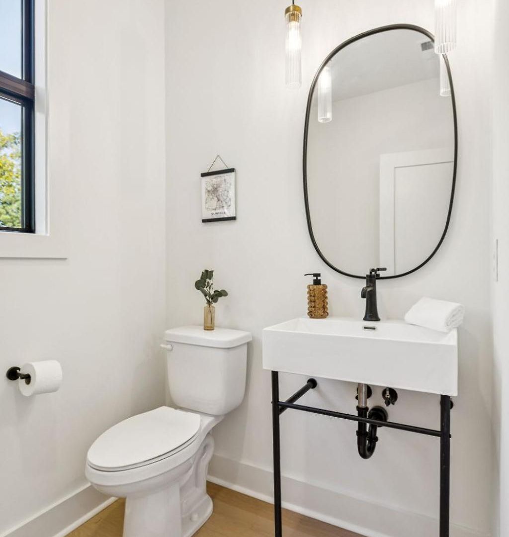 New Stylish Nash Townhouse W Hot Tub & Rooftop Apartment *