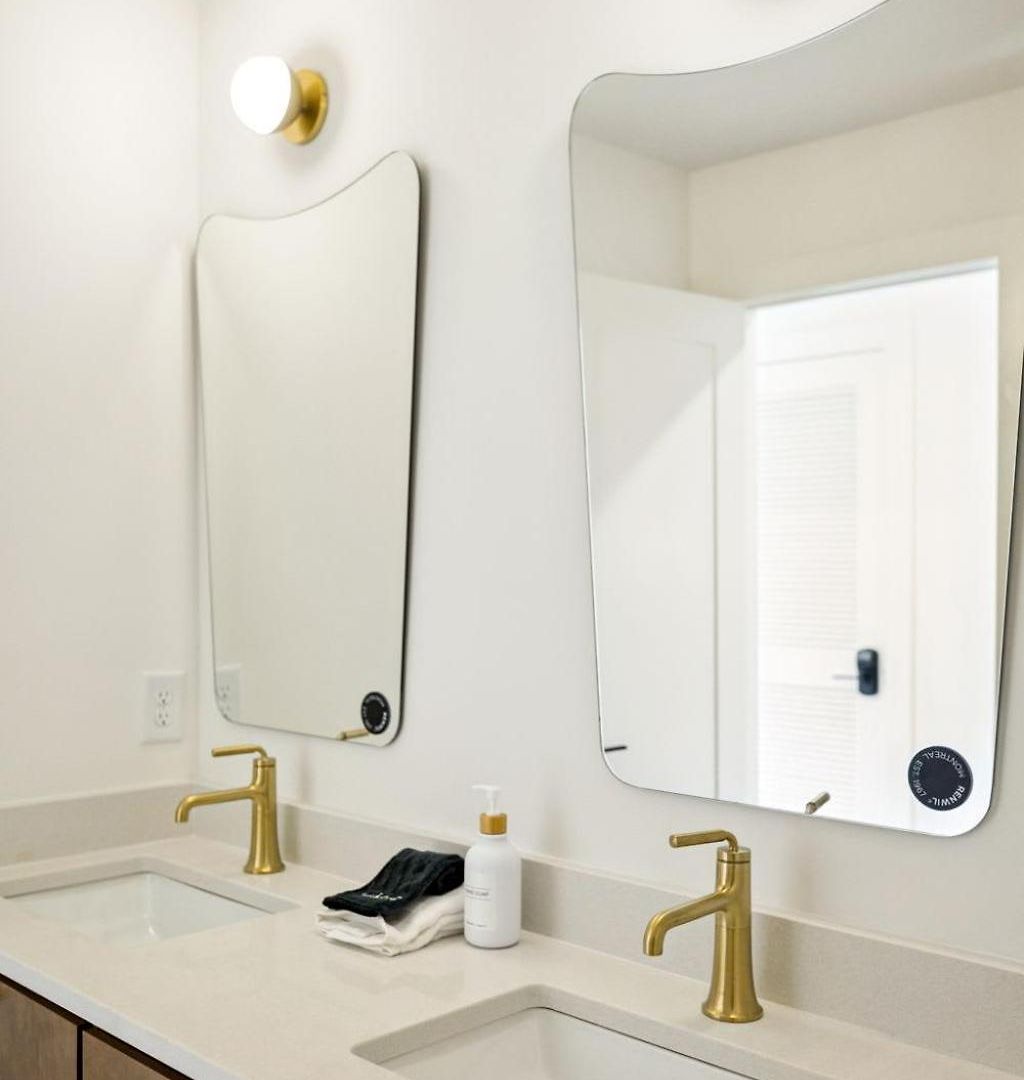 New Stylish Nash Townhouse W Hot Tub & Rooftop