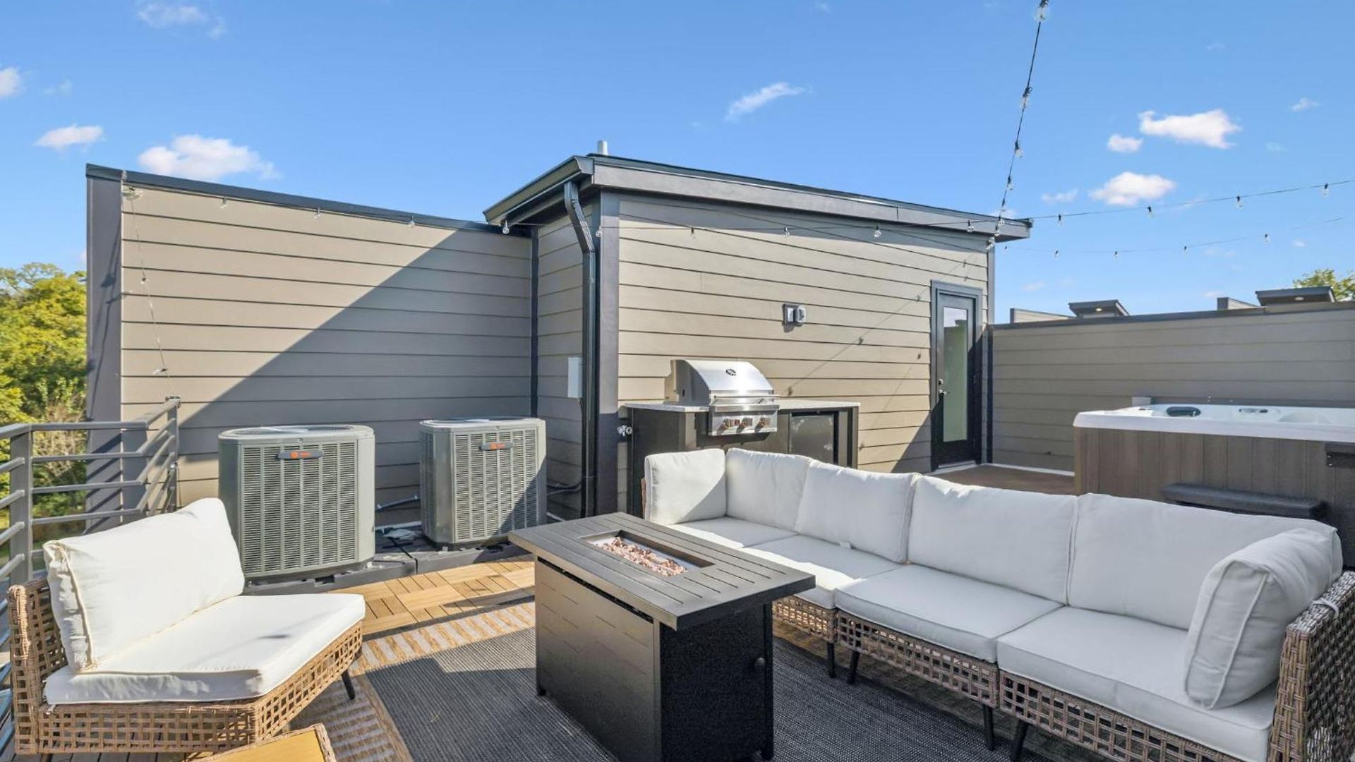 New Stylish Nash Townhouse W Hot Tub & Rooftop Apartment Nashville
