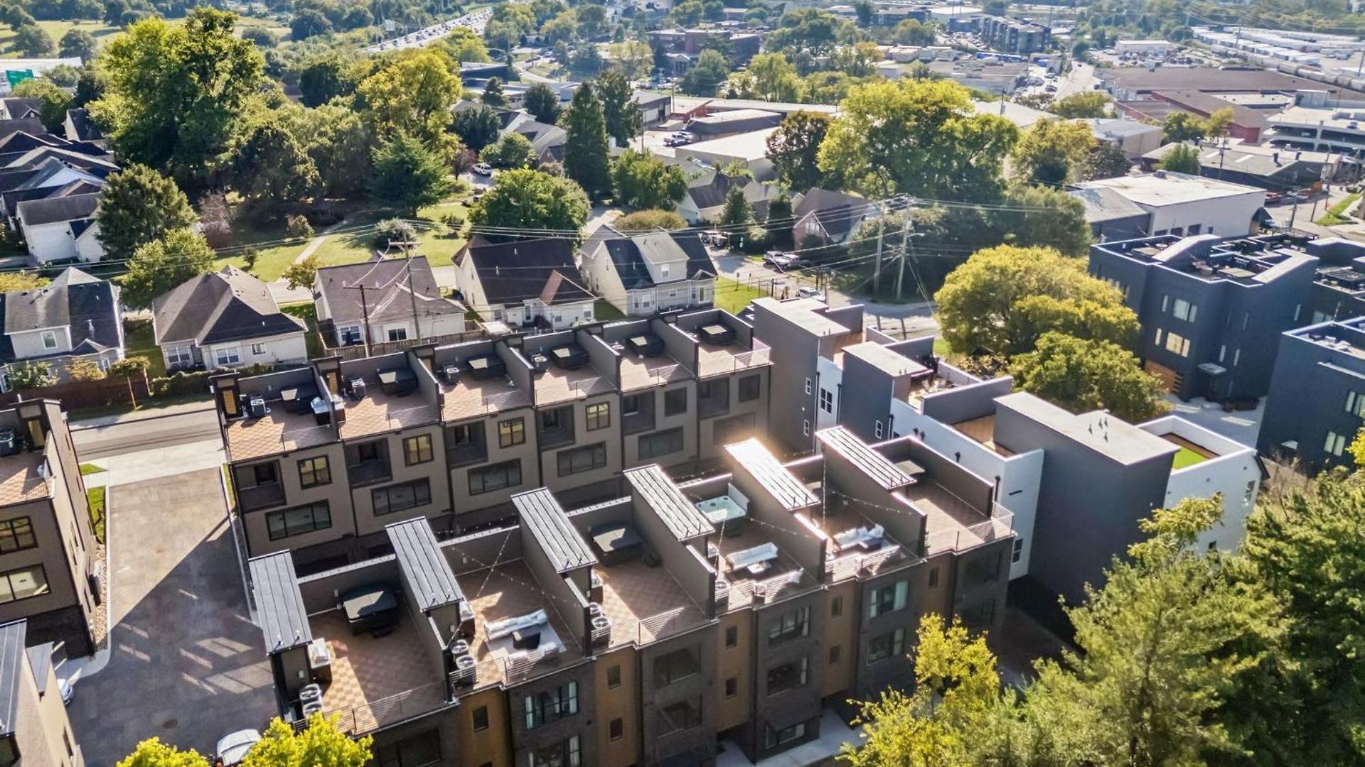 Apartment New Stylish Nash Townhouse W Hot Tub & Rooftop *