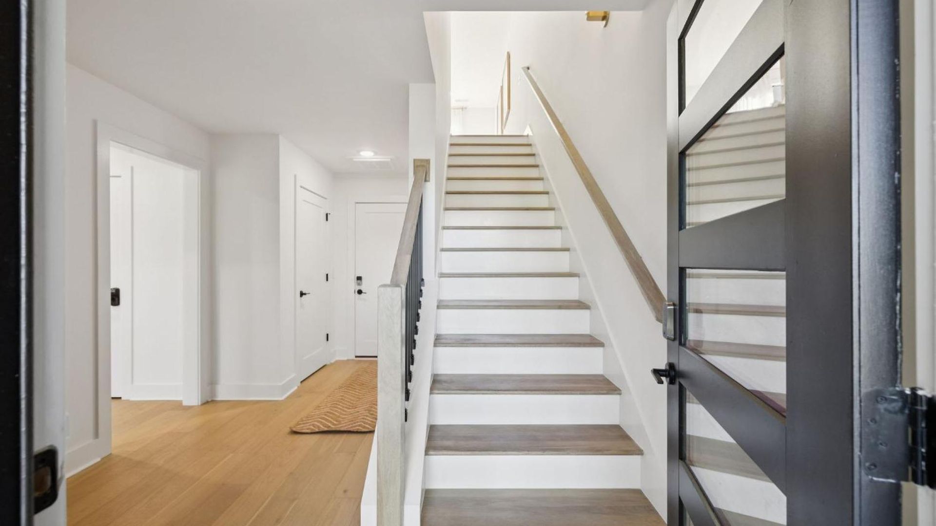 Getaway Rooftop Views & Modern Comfort