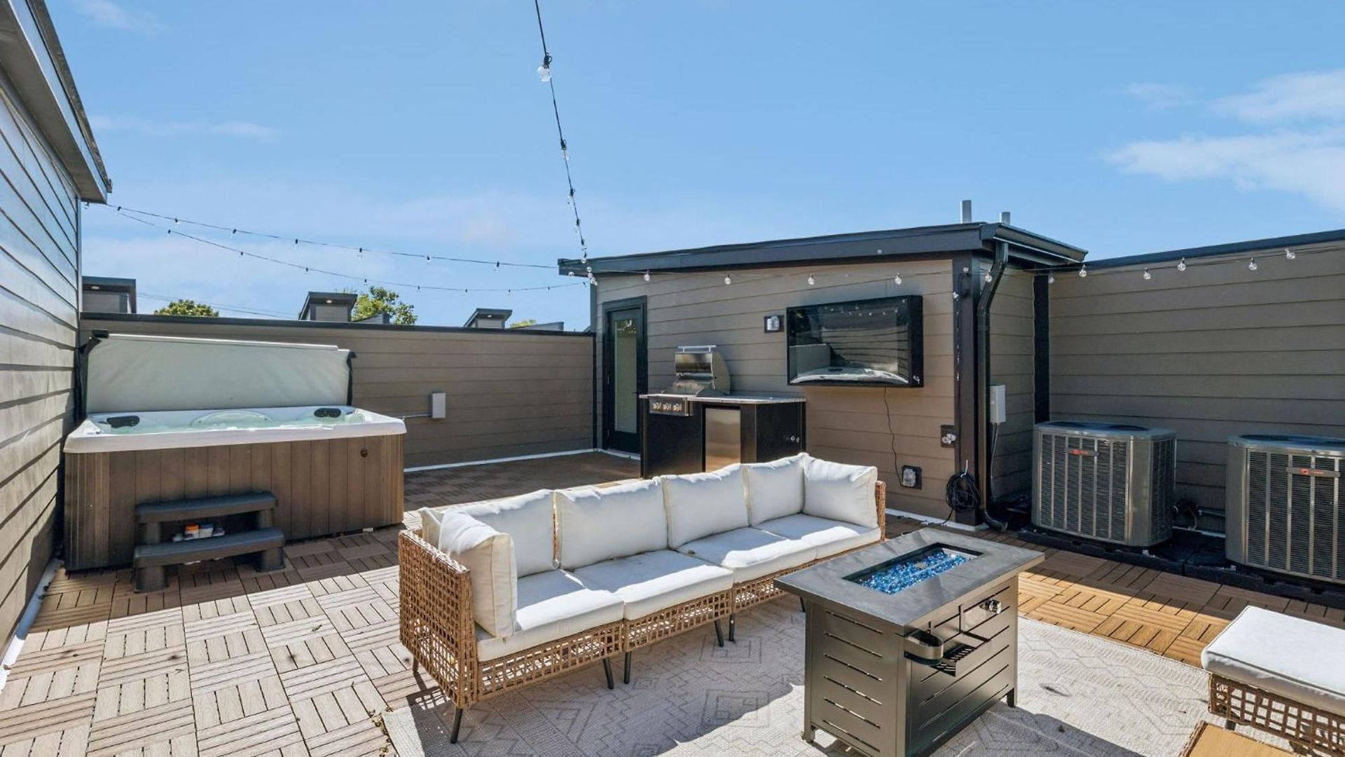 Getaway Rooftop Views & Modern Comfort * Nashville