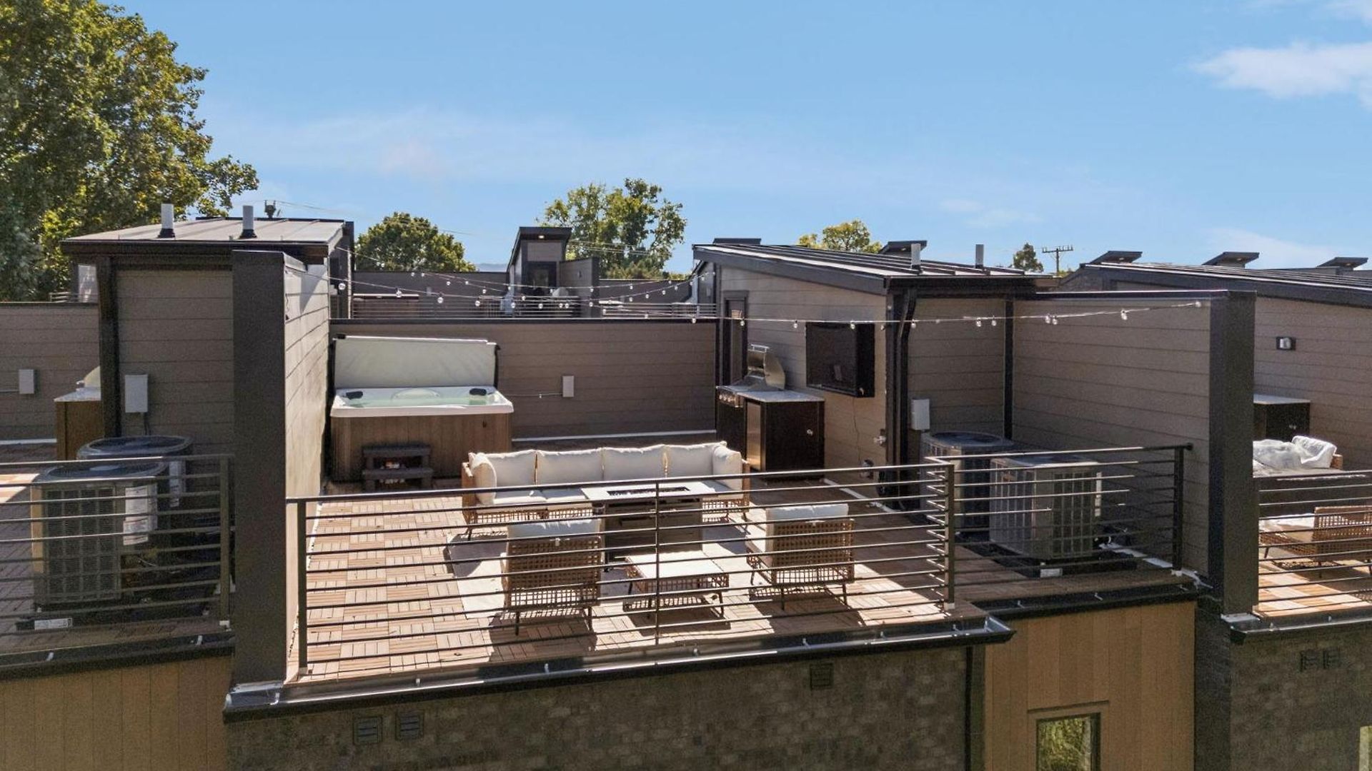 Apartment Getaway Rooftop Views & Modern Comfort Nashville