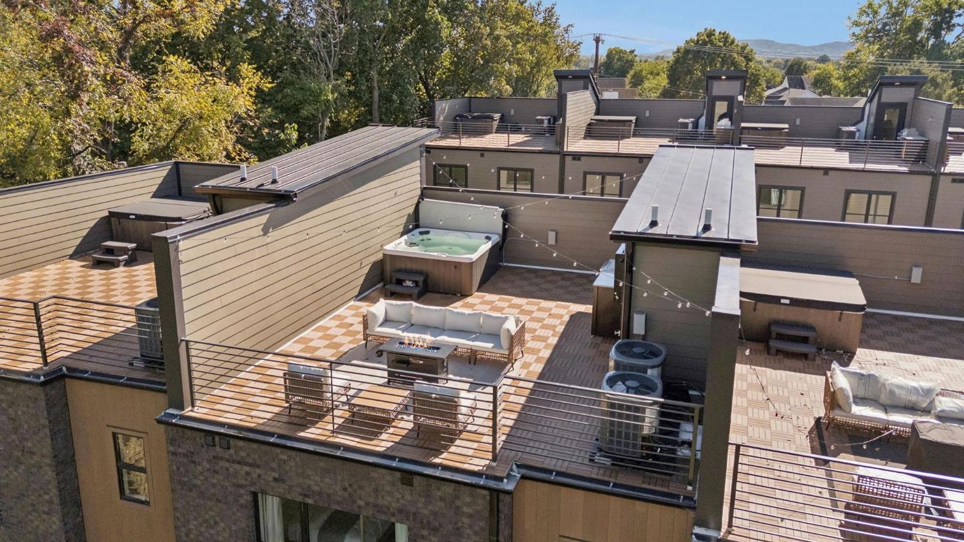 Getaway Rooftop Views & Modern Comfort