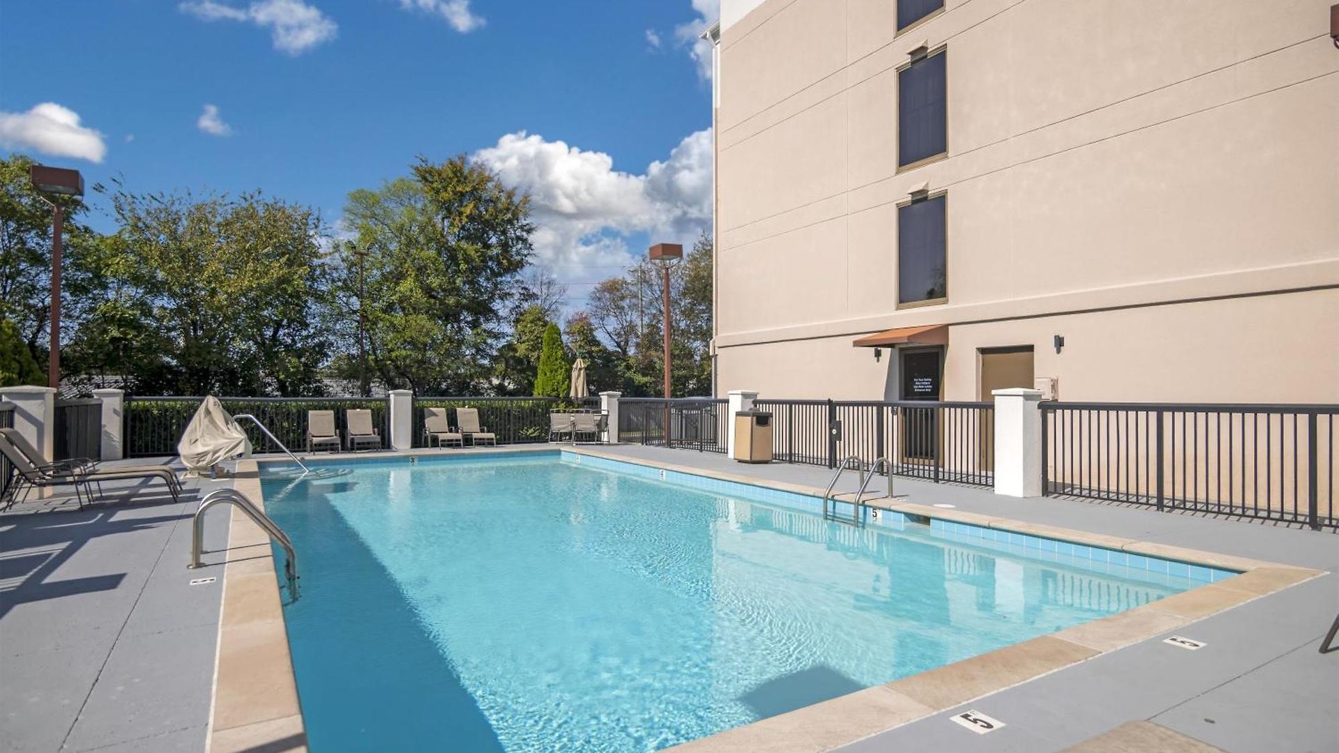 Hotel Western Near Opryland 3*
