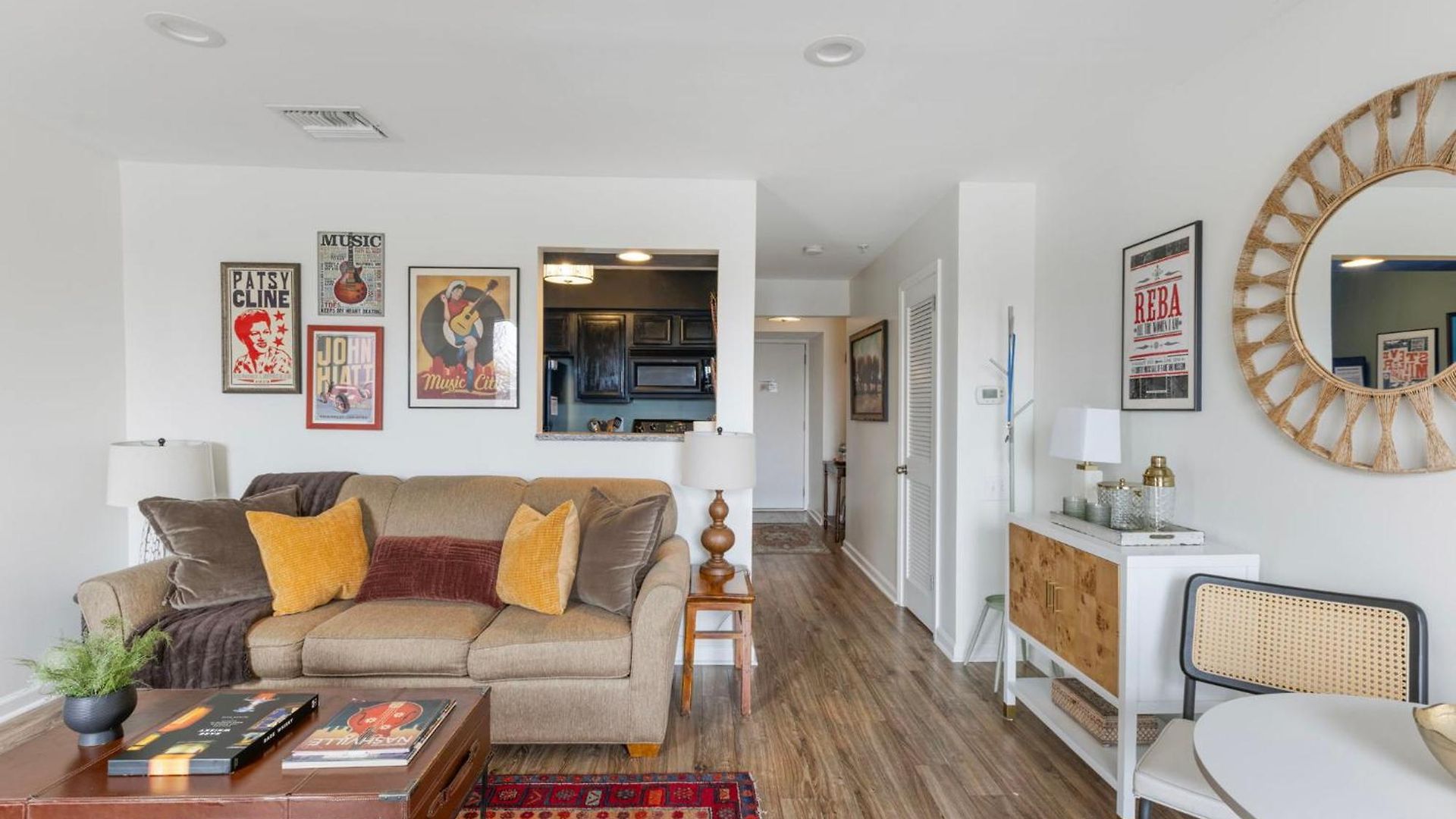 Apartment Downtown Riverfront Unit 820 *