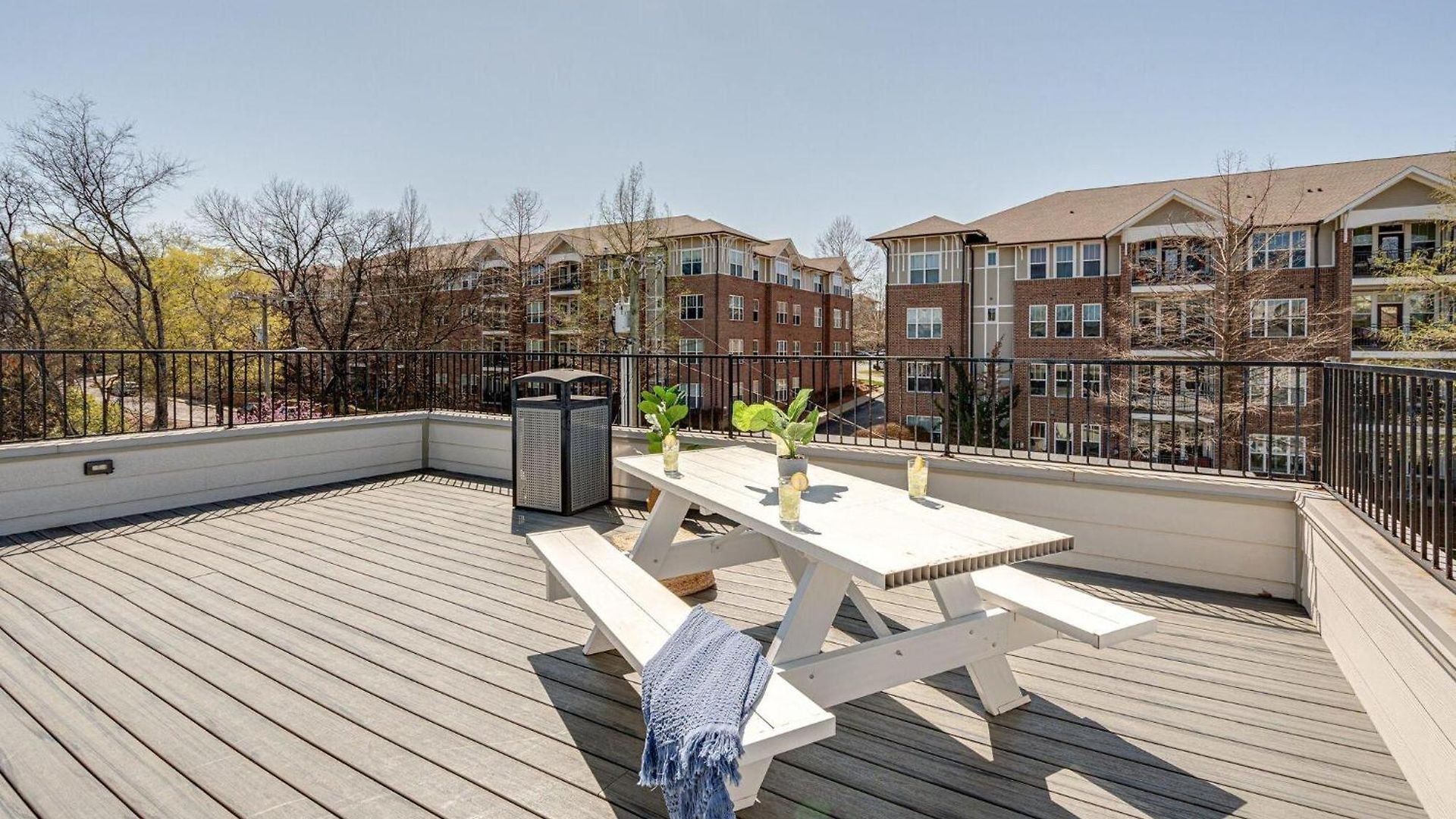 Mesmerize Melrose - 5 Mins To Broadway - Rooftop Deck Holiday home