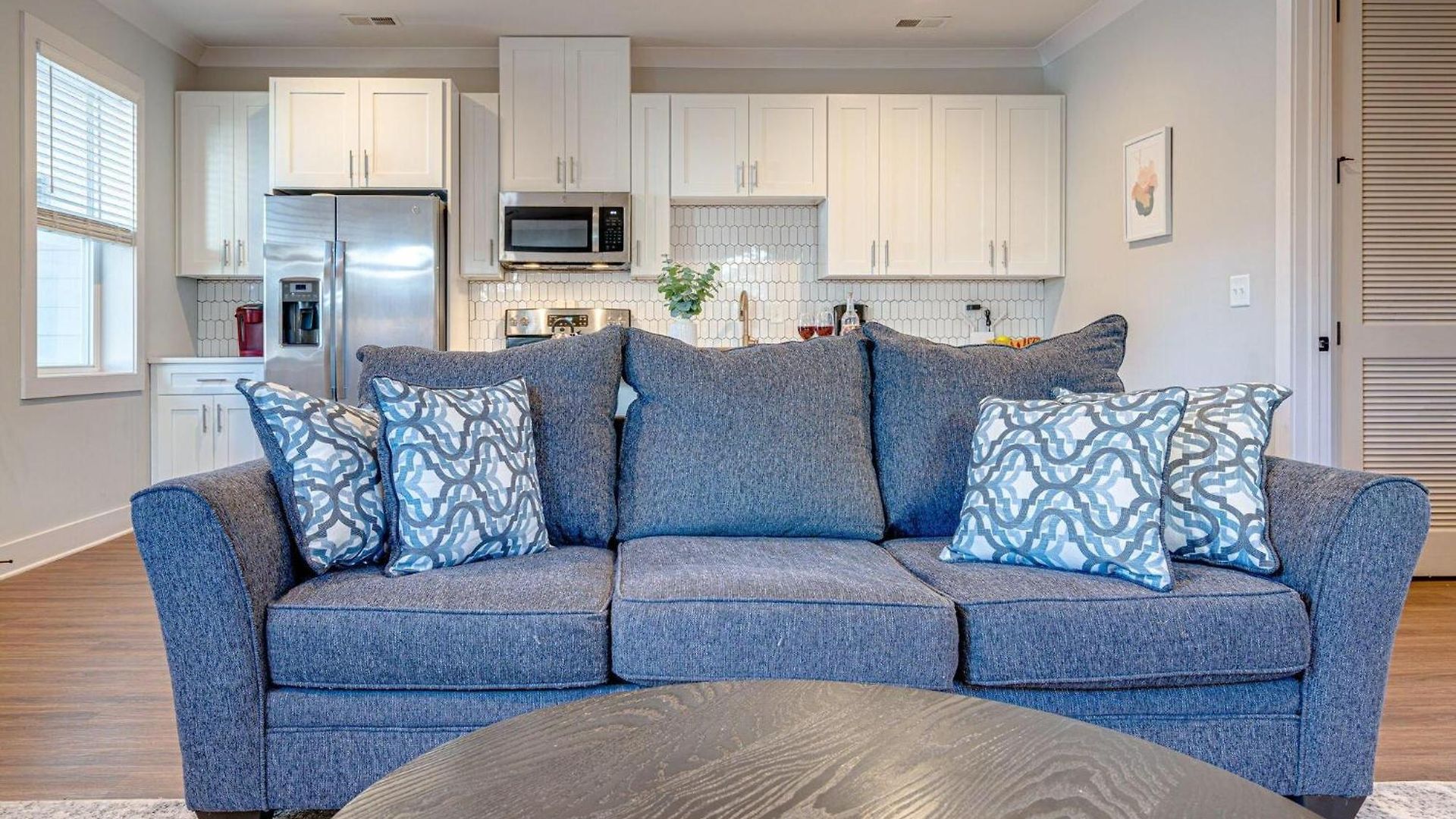 Mesmerize Melrose - 5 Mins To Broadway - Rooftop Deck Holiday home *