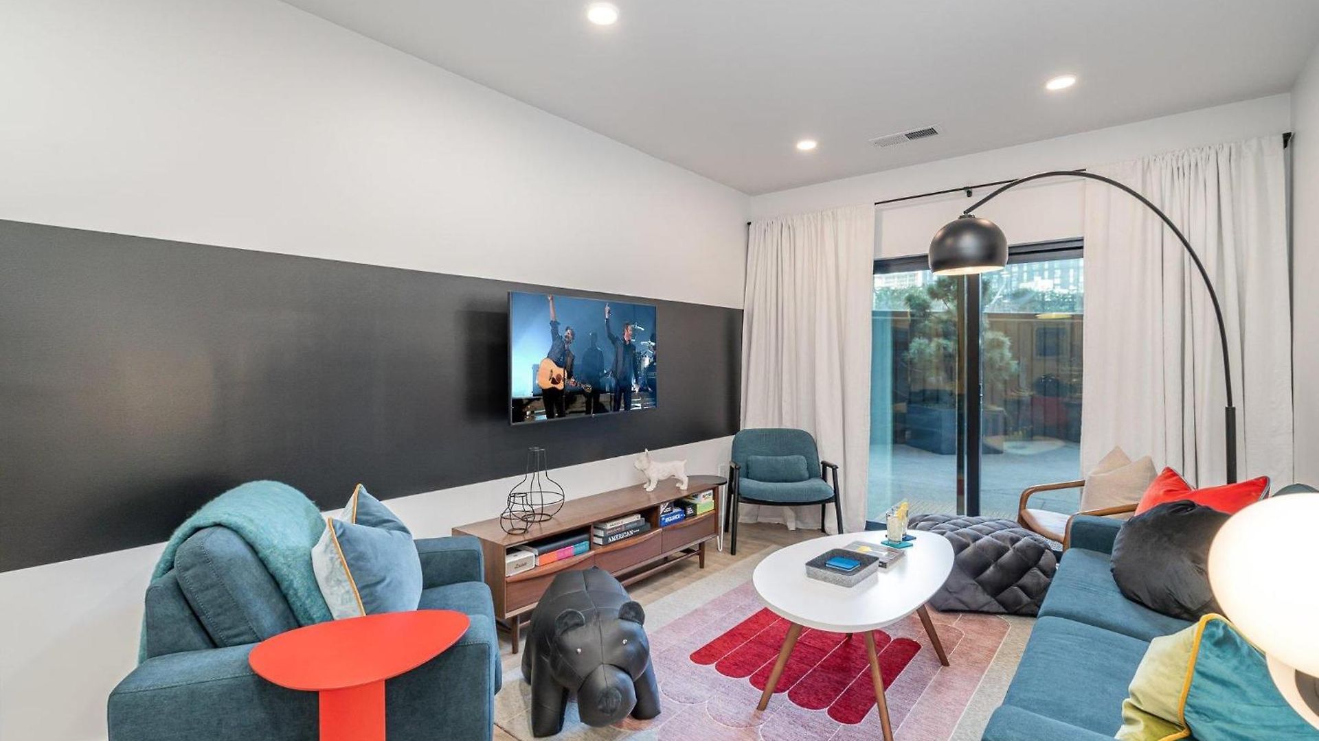 Hyve-retro Modern-full Gym-walk To Broadway Holiday home *
