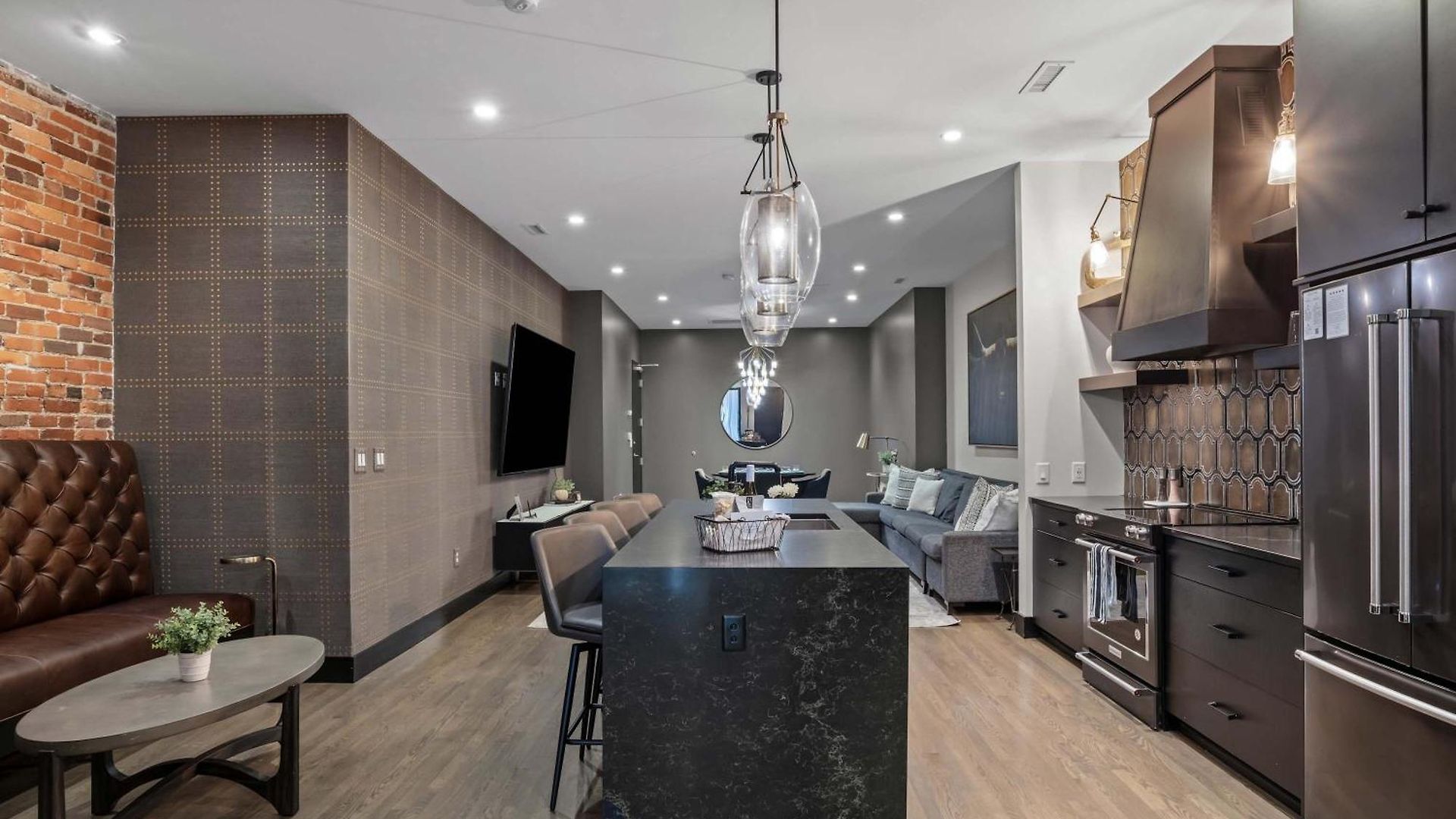French's Luxury - Steps From Broadway
