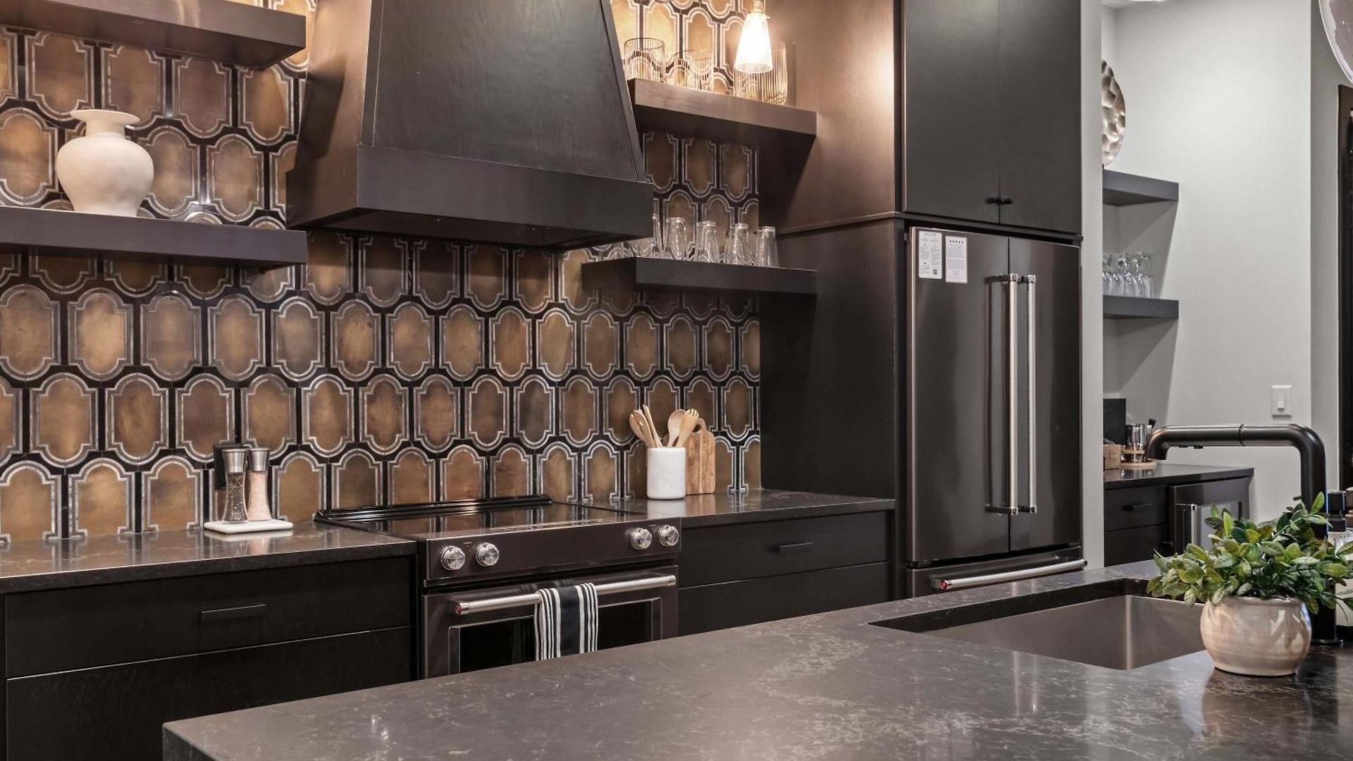 French's Luxury - Steps From Broadway *