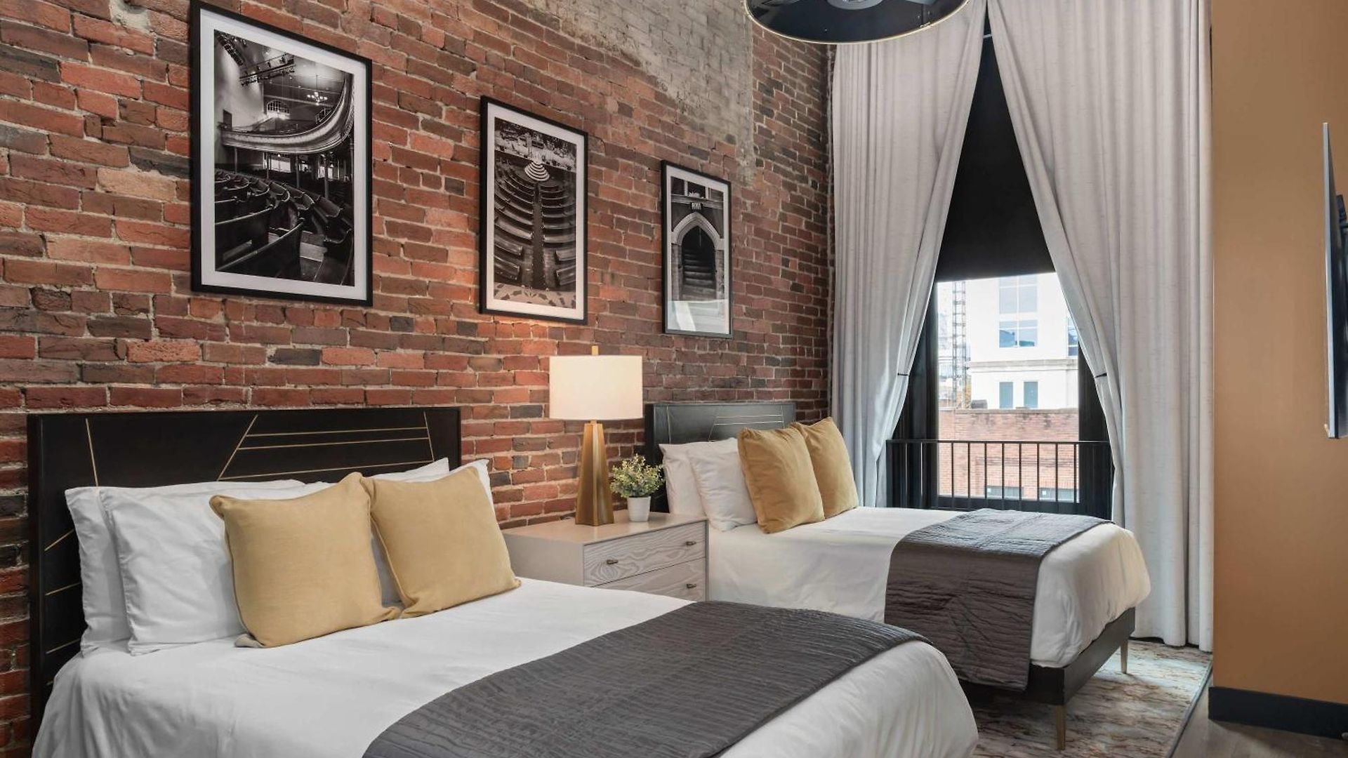 French's Luxury - Steps From Broadway