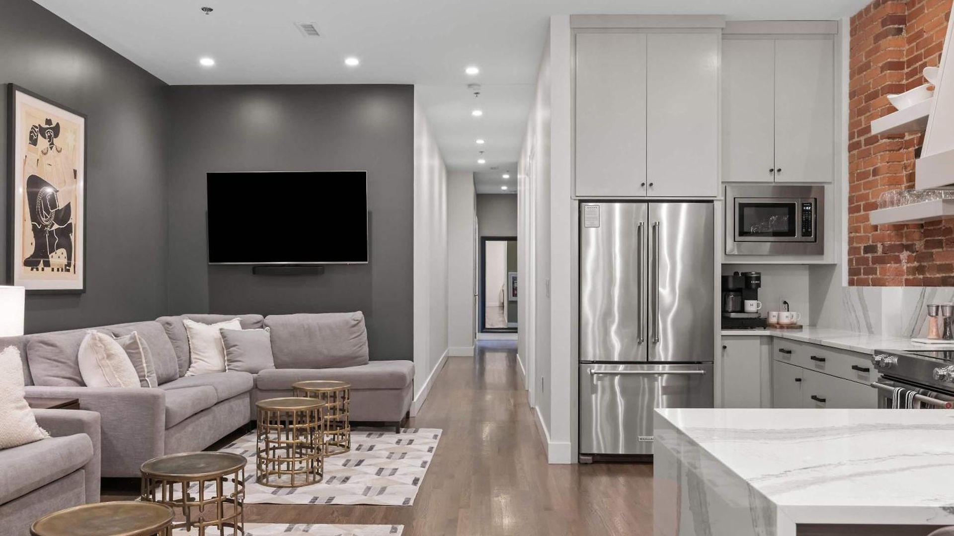French's Luxury - Steps From Broadway