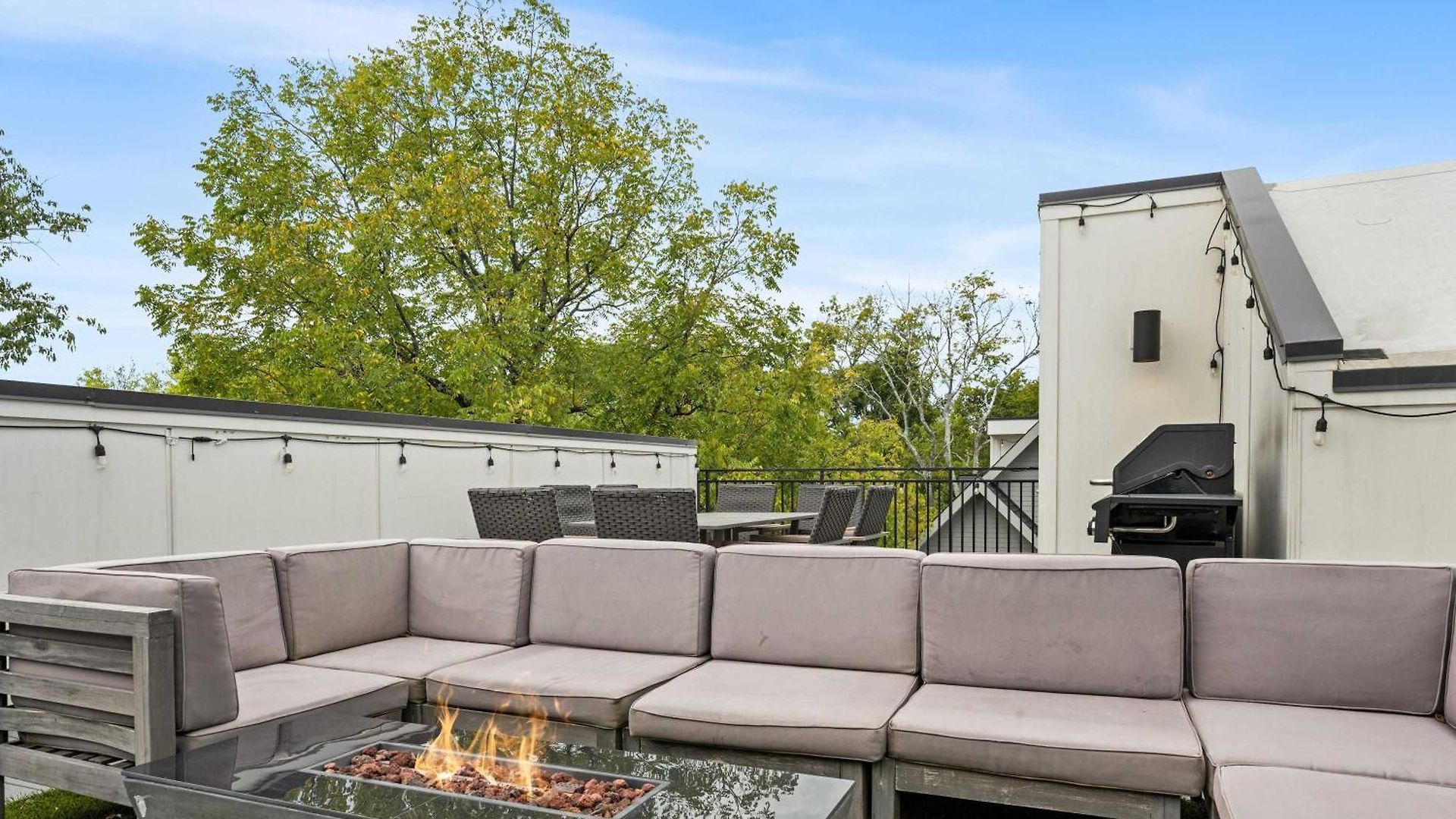 Stylish 4br - Rooftop Deck Near Downtown