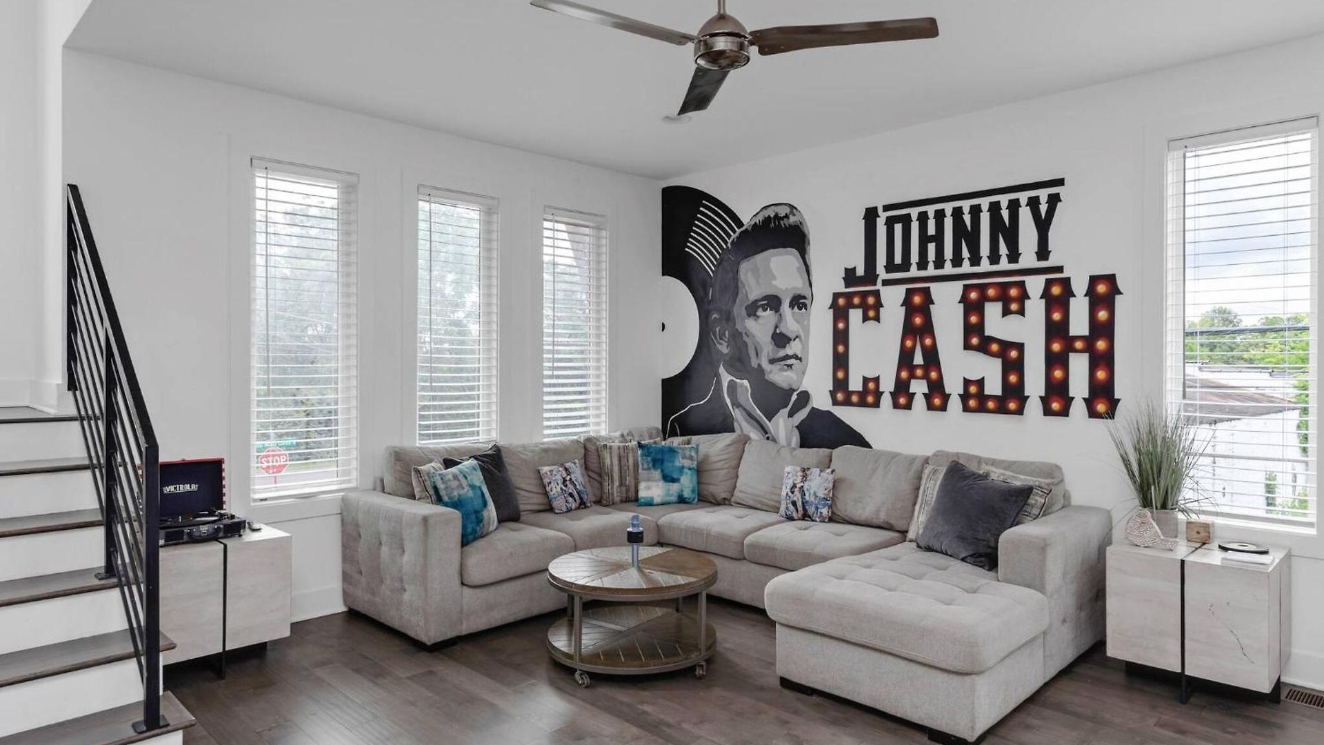 10m To Dt-hottub/pool Tb/karaoke -johnny Cash Hm Nashville