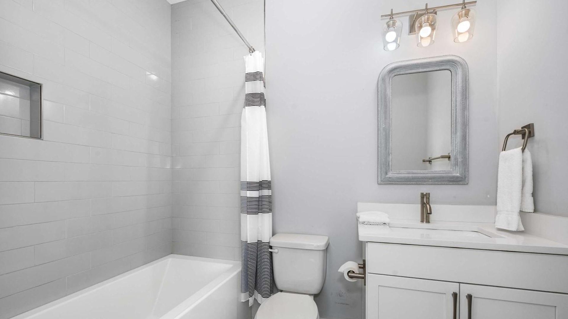 Stylish 4br - Rooftop Deck Near Downtown Nashville