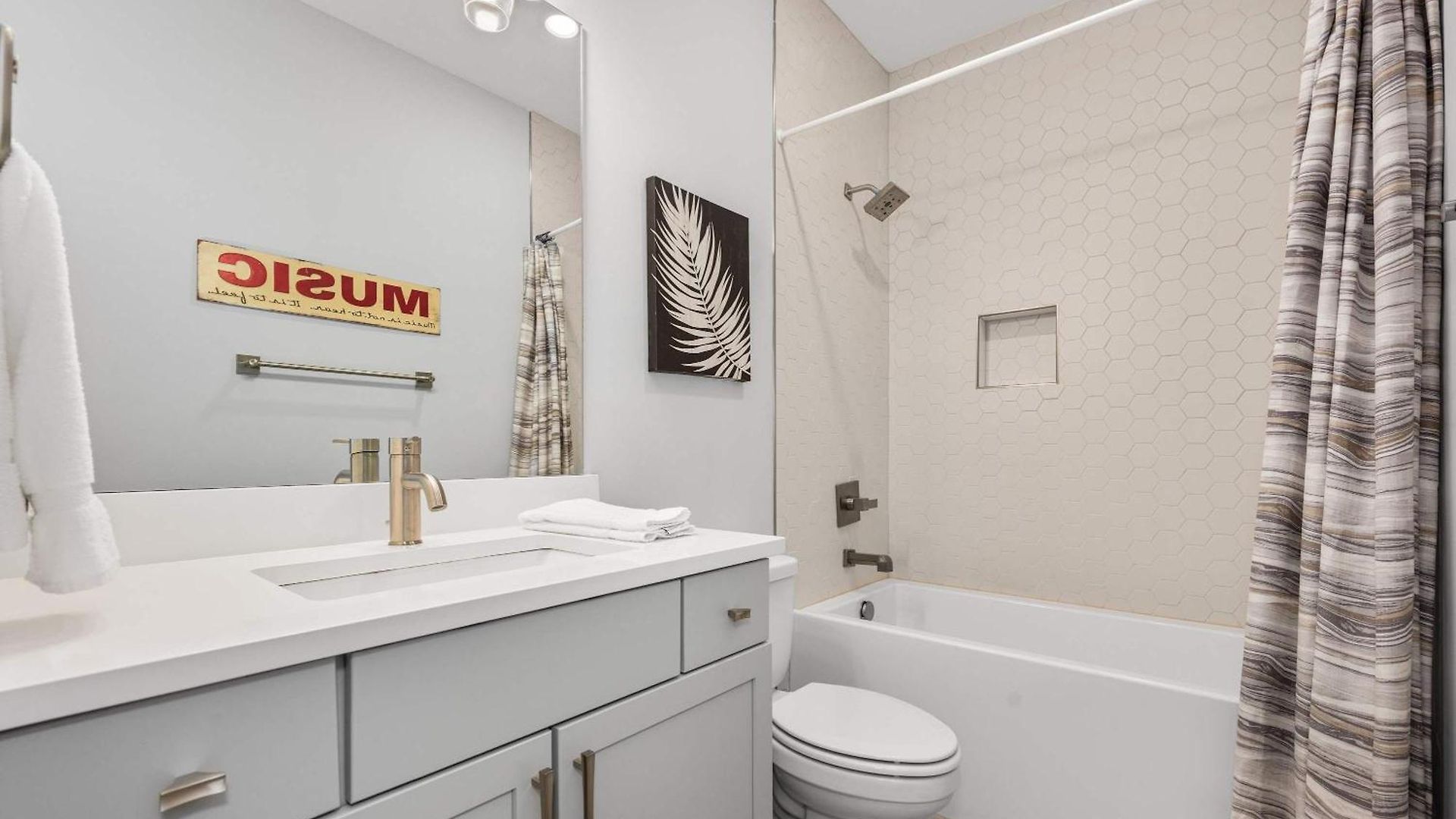 Holiday home Stylish 4br - Rooftop Deck Near Downtown