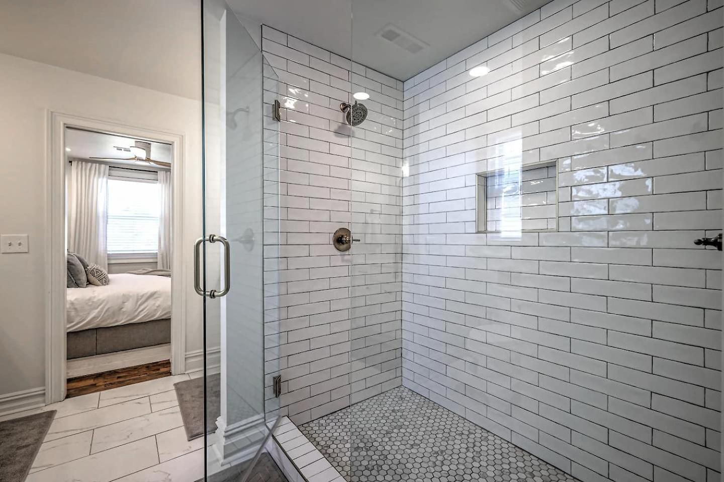 Dream Sylvan Park 4 Bed 3 Bath, Lush Outdoor Area