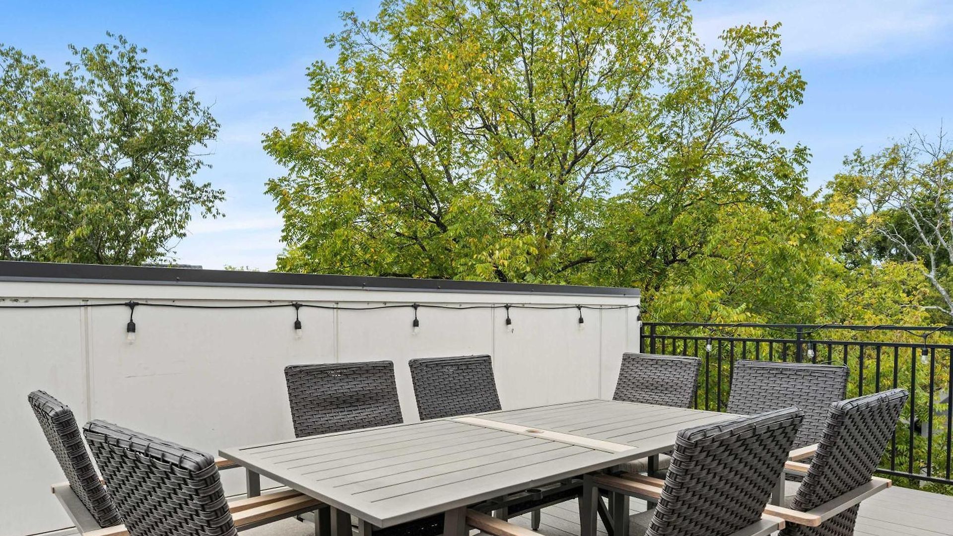 Stylish 4br - Rooftop Deck Near Downtown Holiday home *
