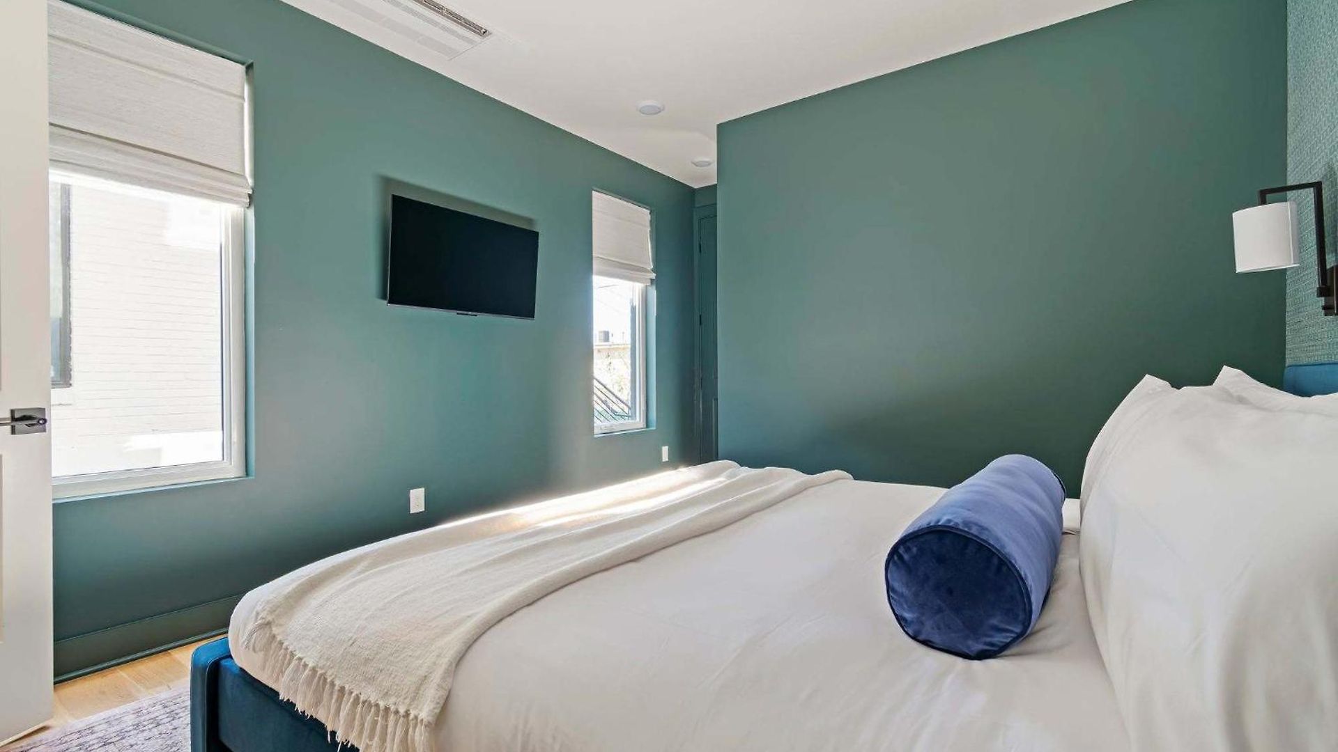 The Chestnut - Brand New Rooftop Skyline Views Holiday home