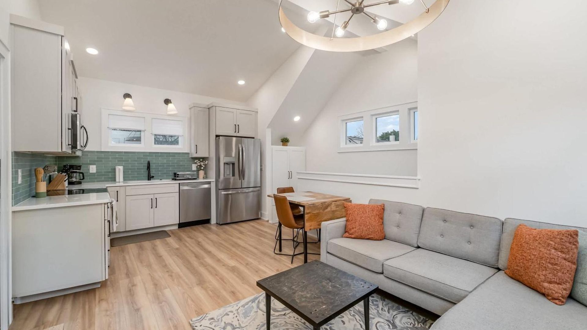 Apartment Modern 12 South Loft Walk To Shops Eats & Coffee *