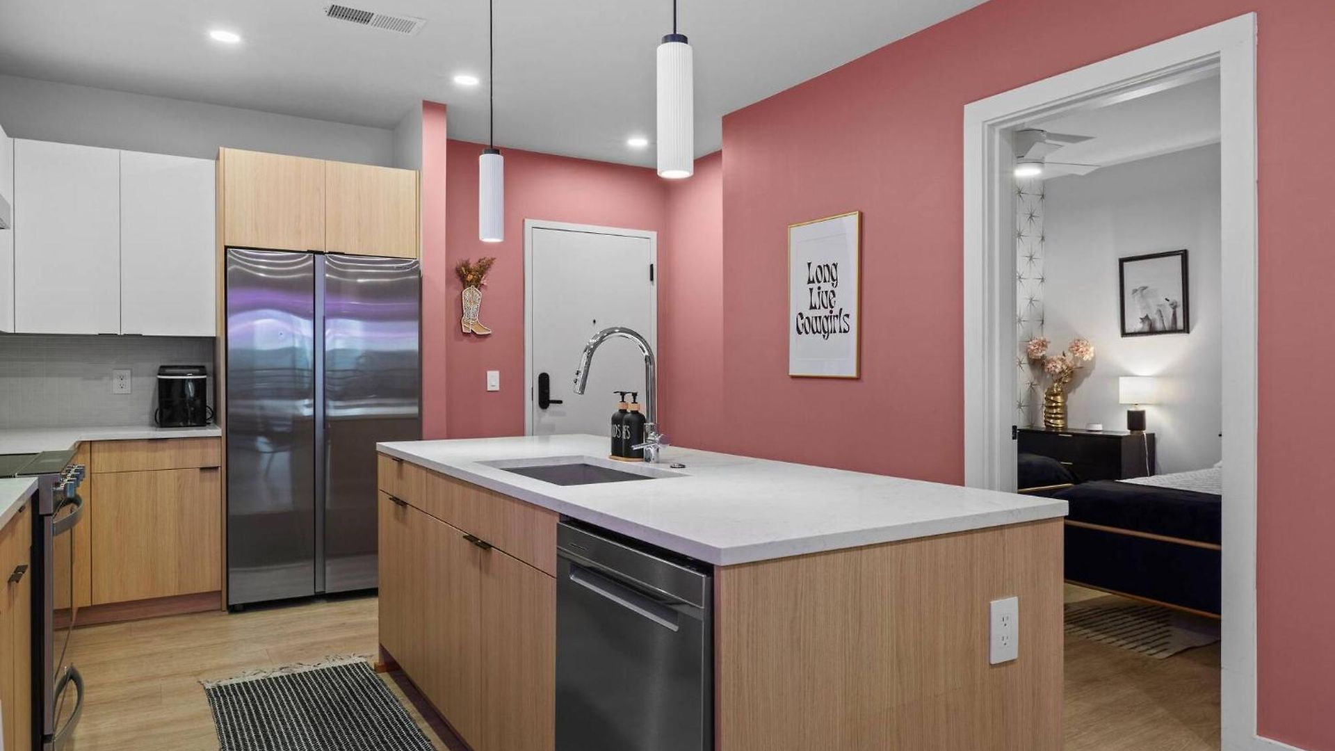 Walk To Broadway- Pool & Cabanas-luxury Apartment *