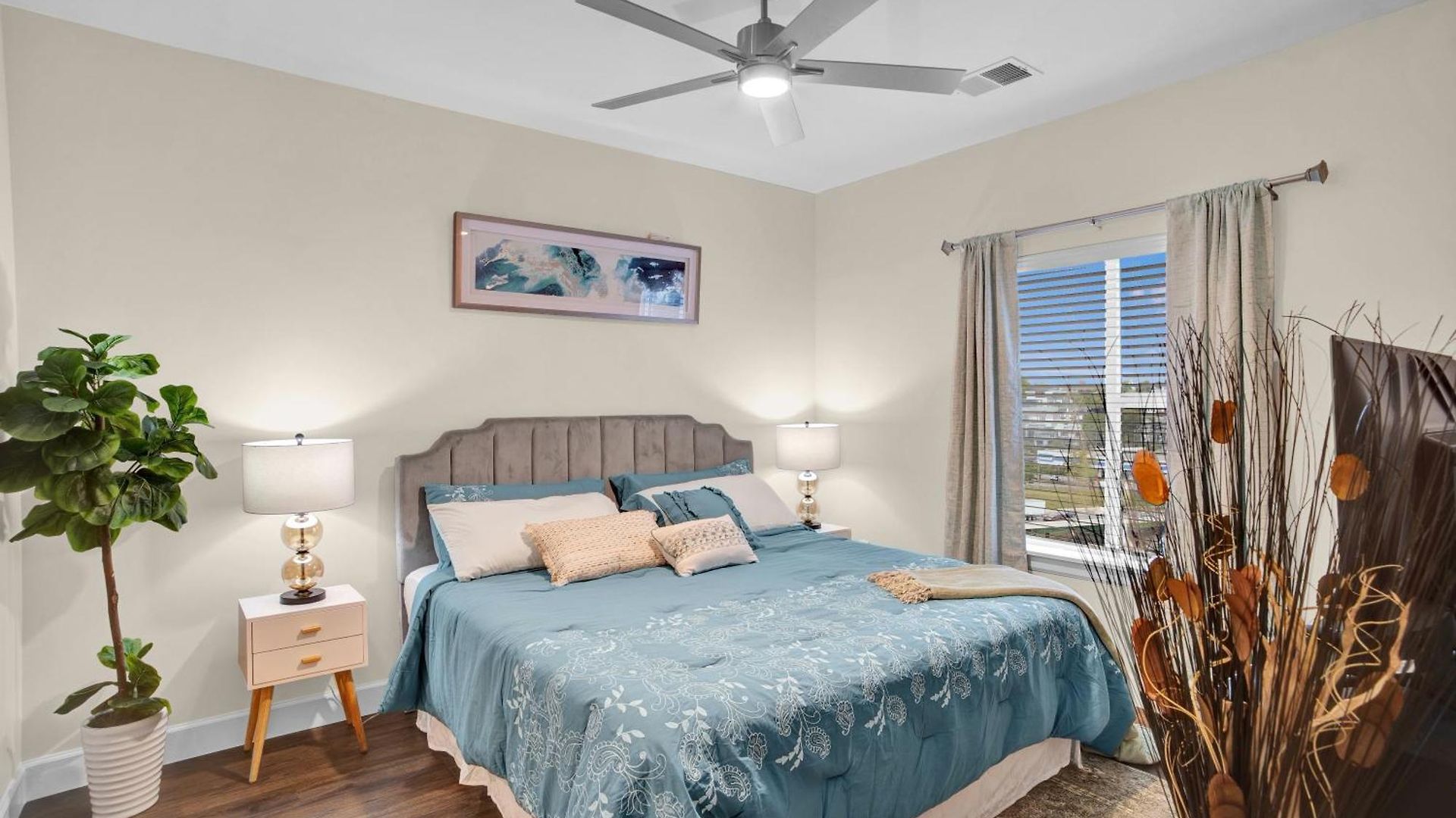 Grand Palace Pool Gym Parking Apartment Nashville