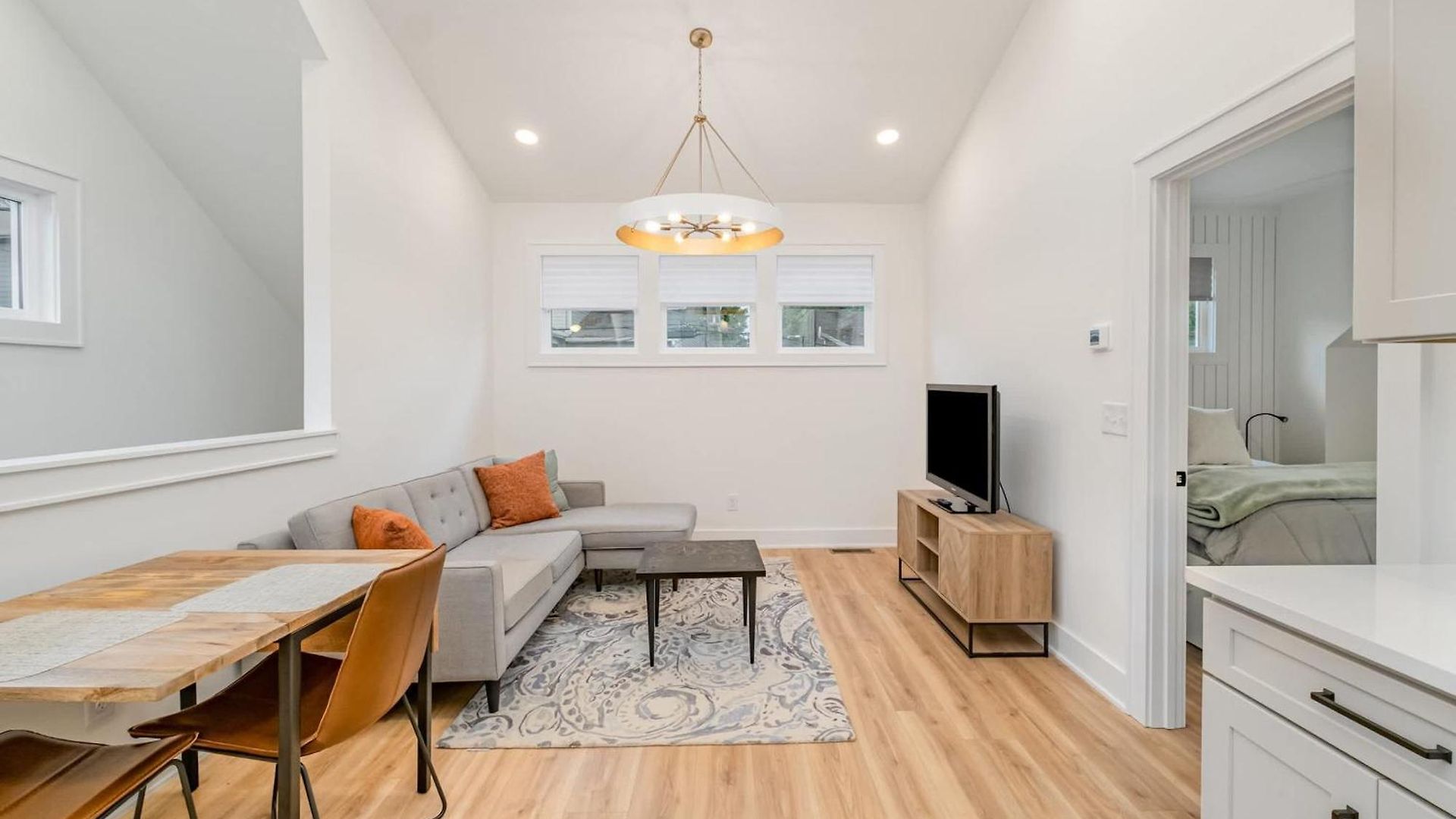 Modern 12 South Loft Walk To Shops Eats & Coffee Apartment